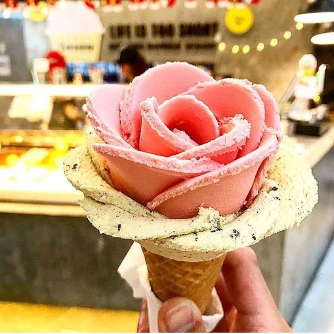 Мороженое с розочкой