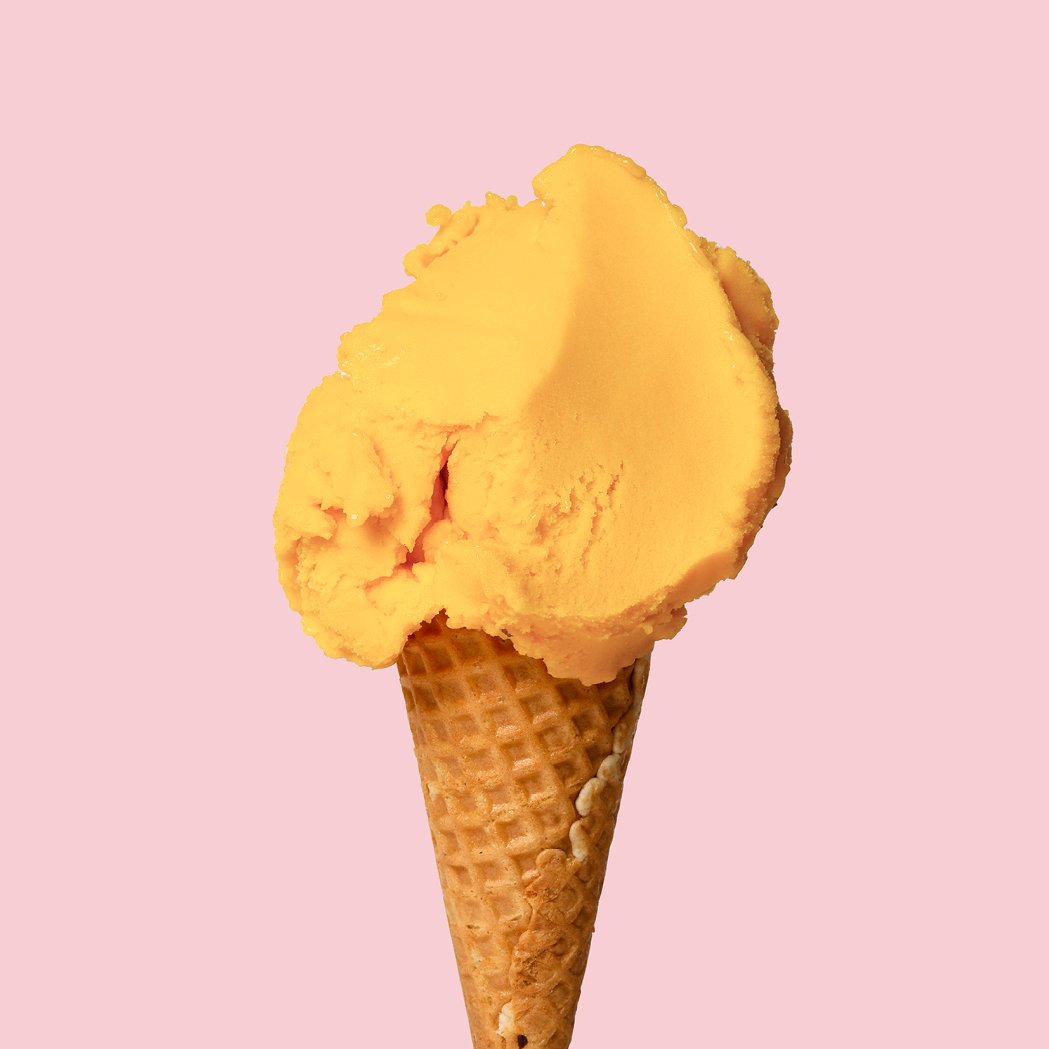 Золотая трубочка. Мороженое сорбет итальянское Gelato. Джелато в рожке. Джелато мороженое манго киви. Мороженое в вафельном рожке.