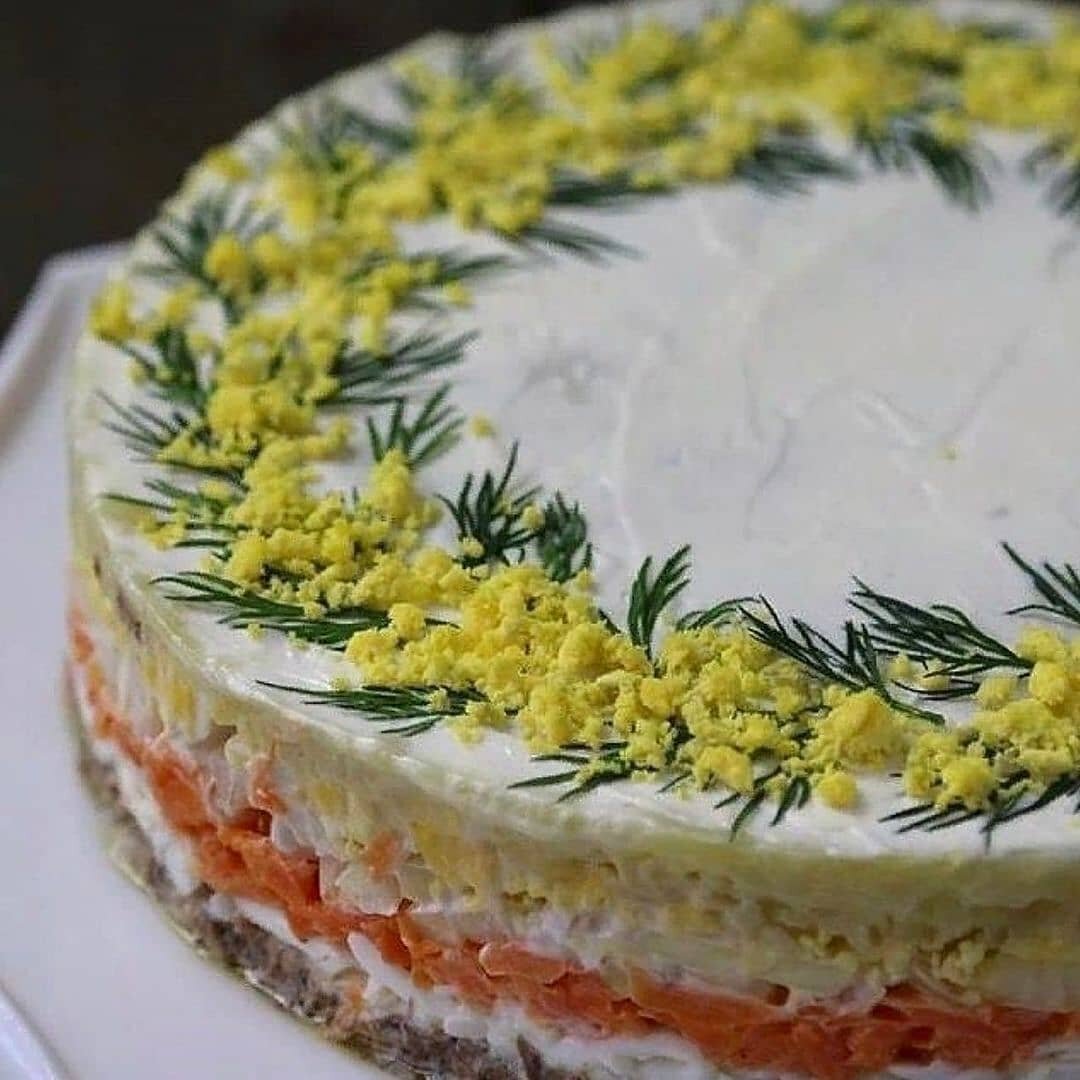 Кабачковый торт со сливочным сыром и форелью