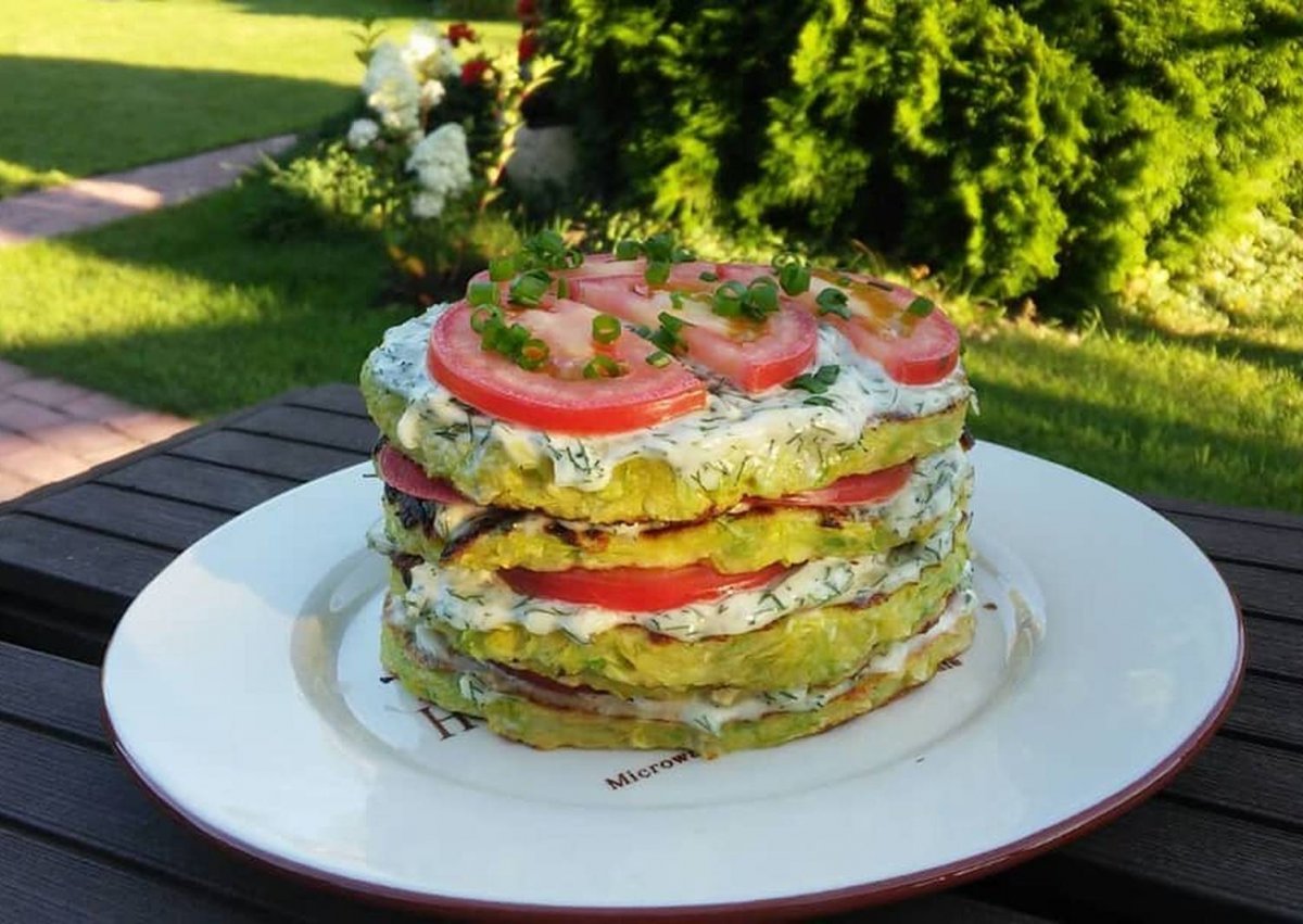 Торт из колбасы