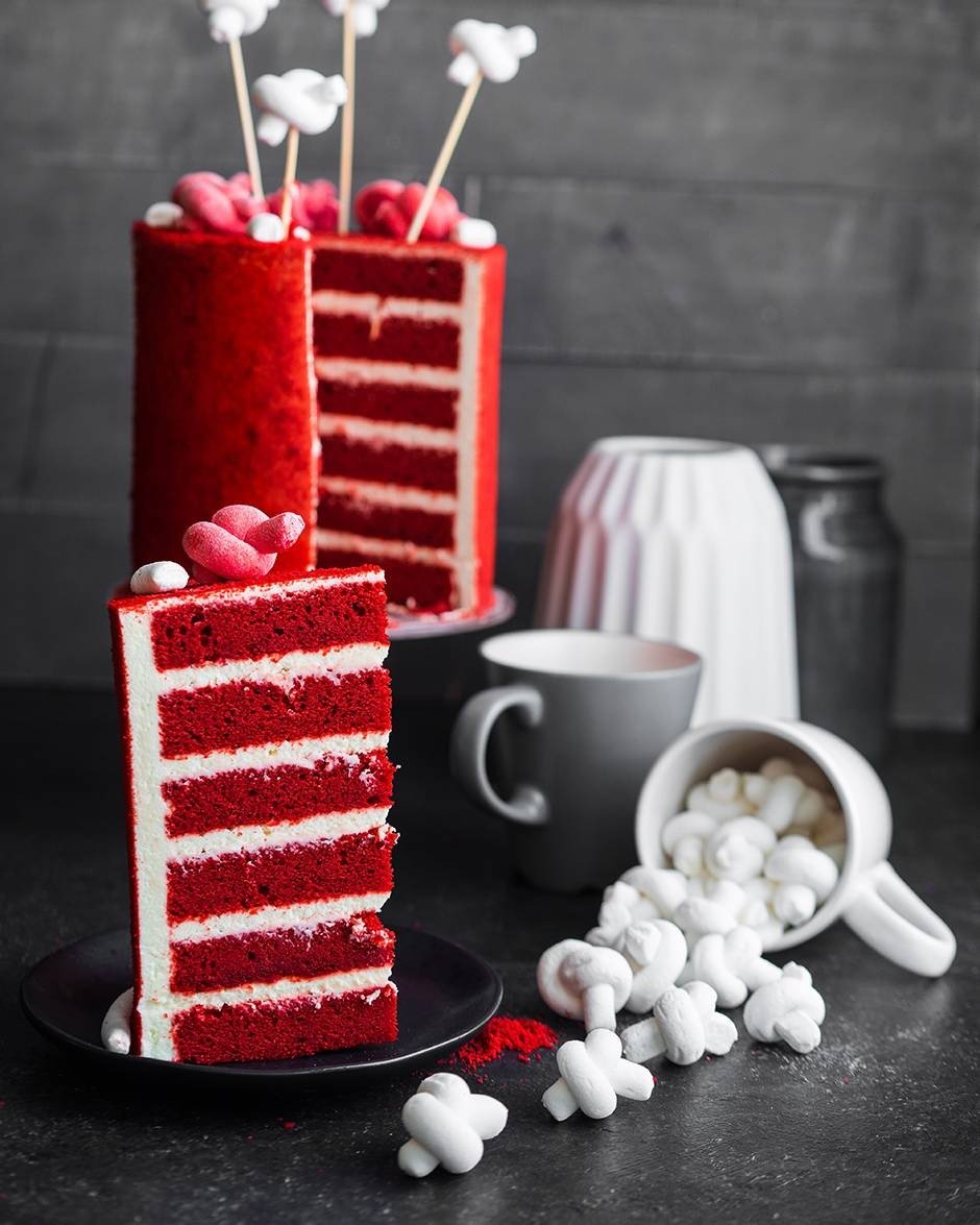 Торта "красный бархат" (Red Velvet).