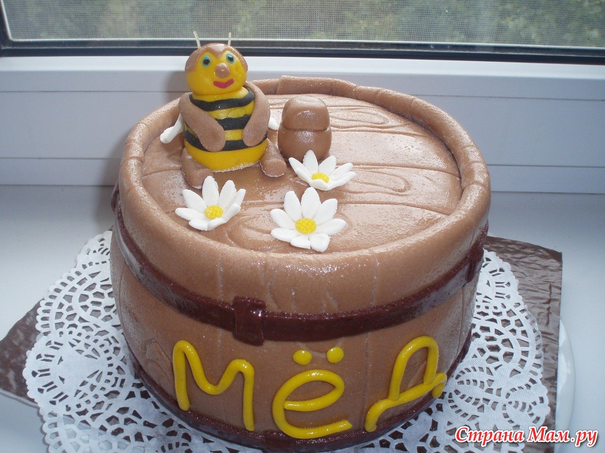 Торт медовик с пчелками