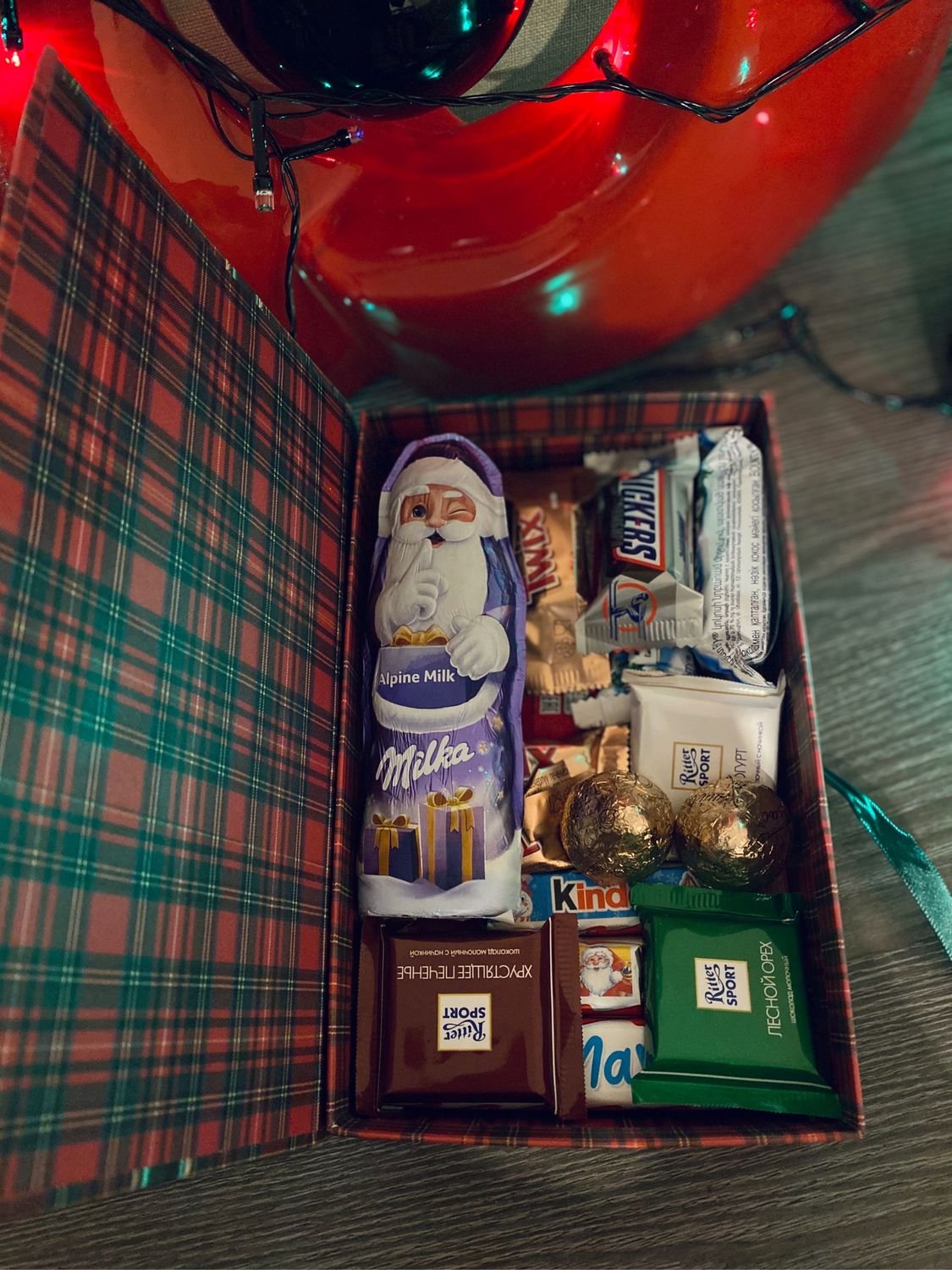 Боксы со сладостями канцеляриями и ТД