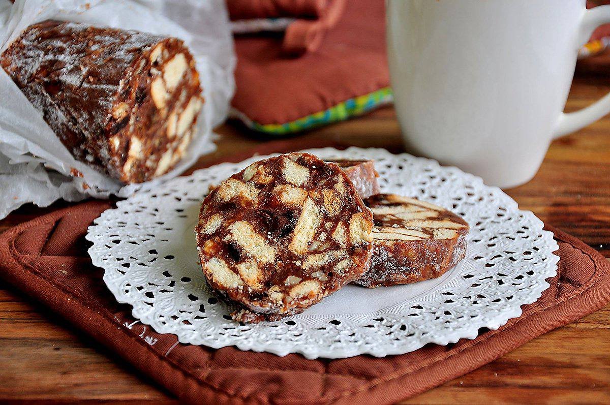 Колбаса шоколадная из печенья классическая