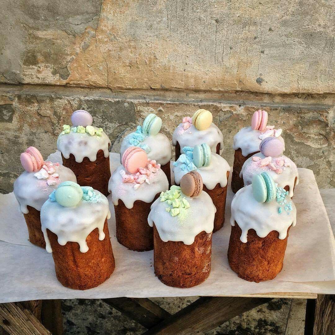 Яркие куличи сладости