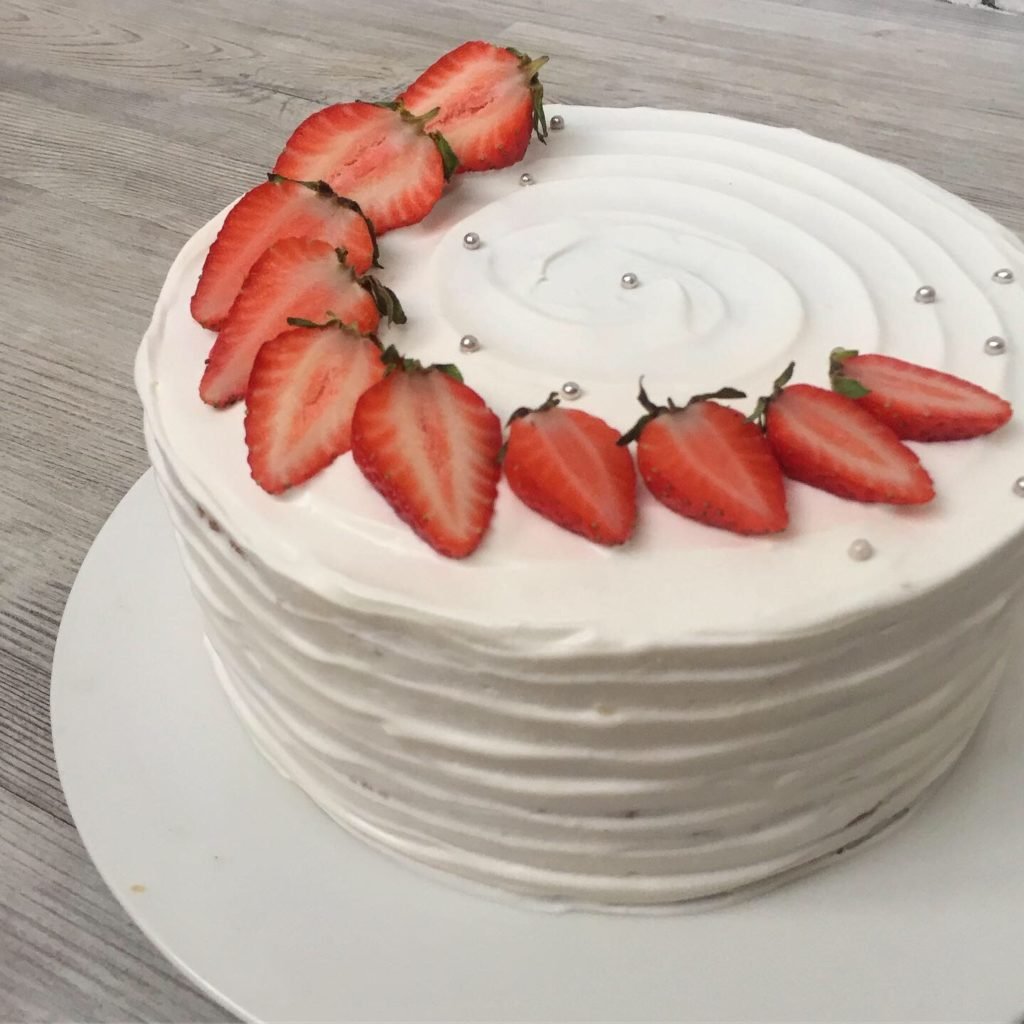 Молочная девочка с клубникой