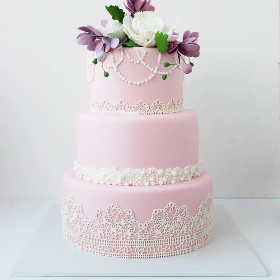 Фото трехъярусного. Свадебный торт!. Свадебный торт трехъярусный. Свадебный трех ярусный торт. Свадебный торт с мастикой.