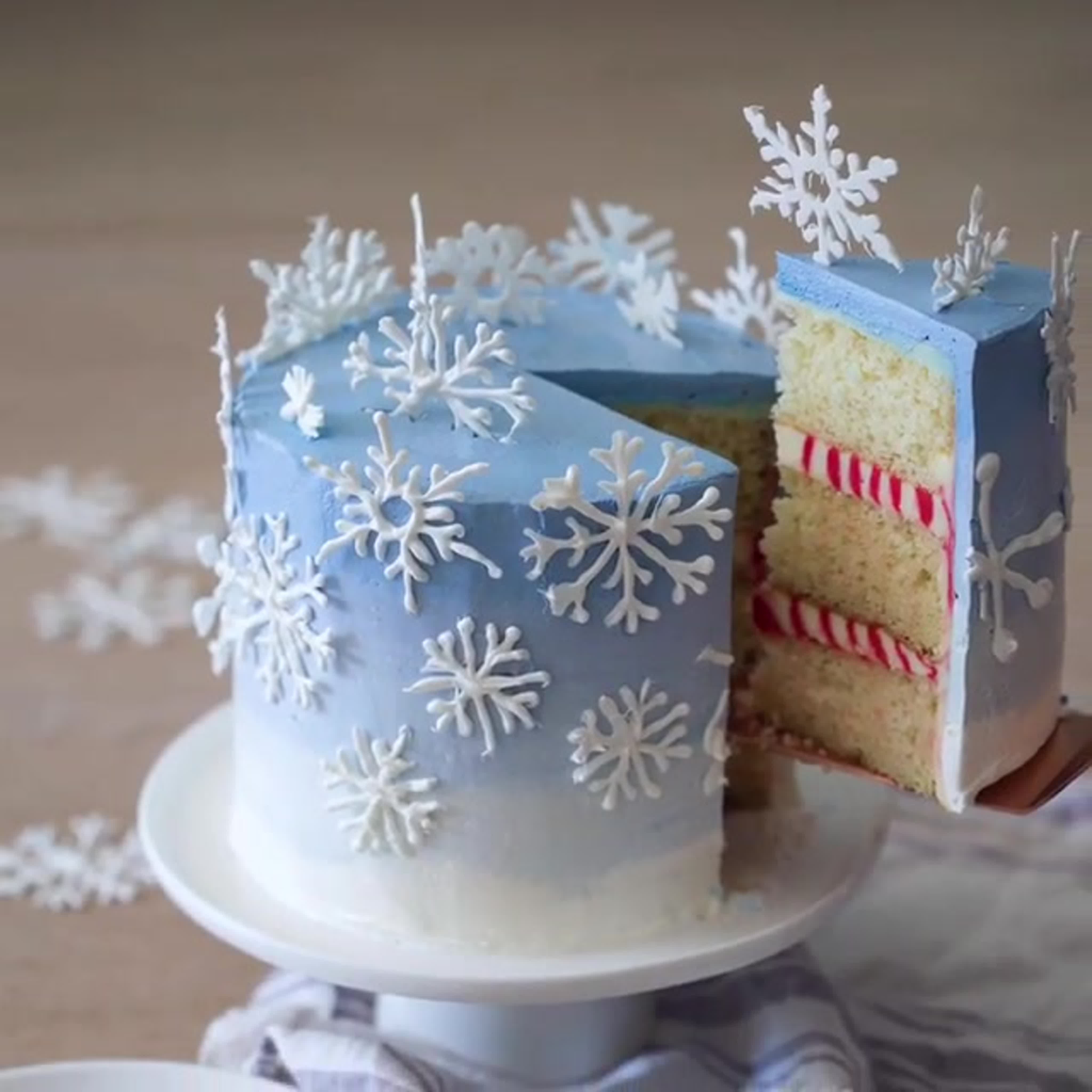 Зимние торты рецепты. Торт зимний декор. Зимнее украшение торта. Новогодний торт. Новогодний декор торта.