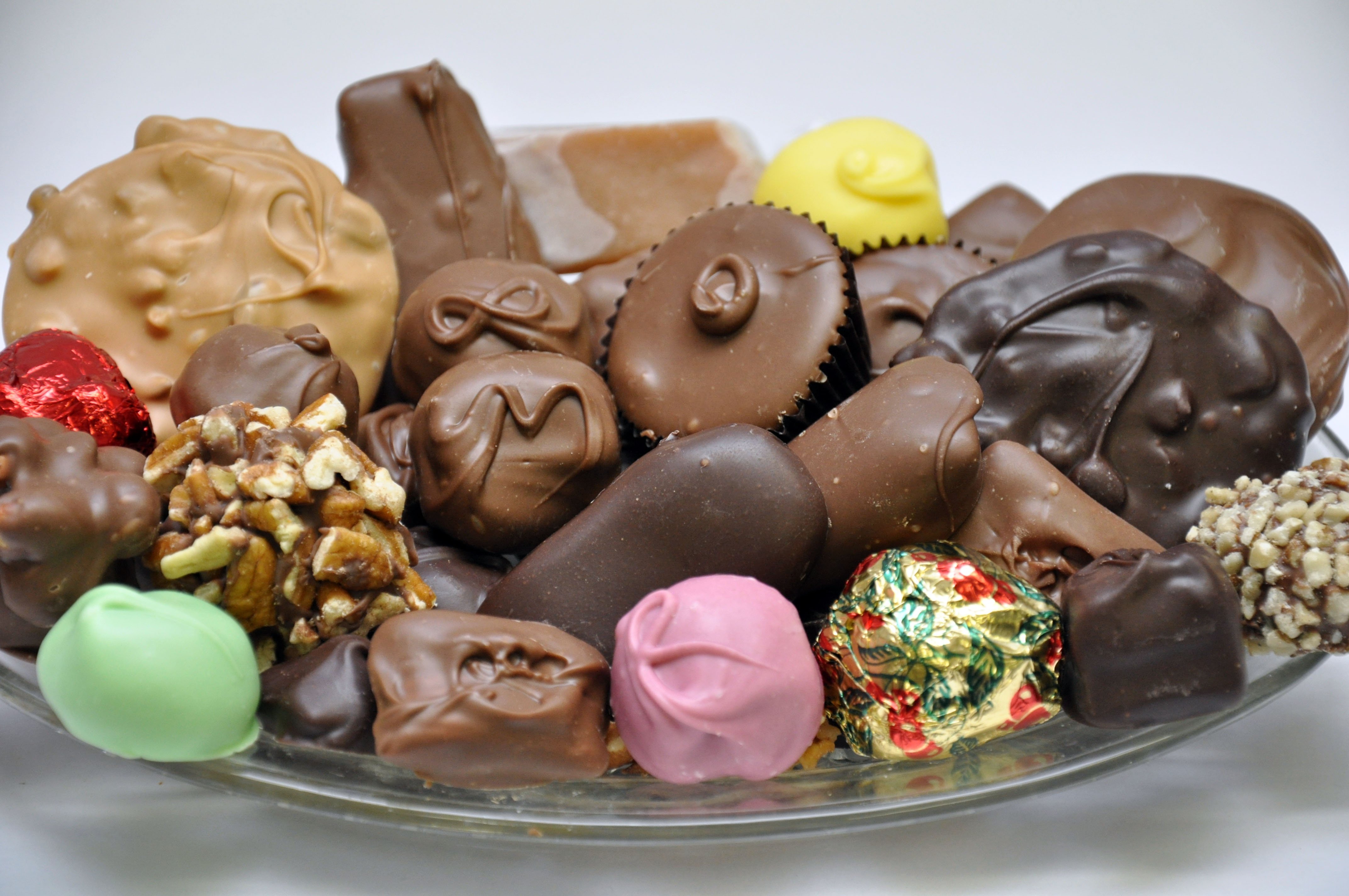 Шоколадный ассортимент. Сладости. Шоколадные конфеты. Сладости конфеты шоколад. Конфеты шоколадные разные.