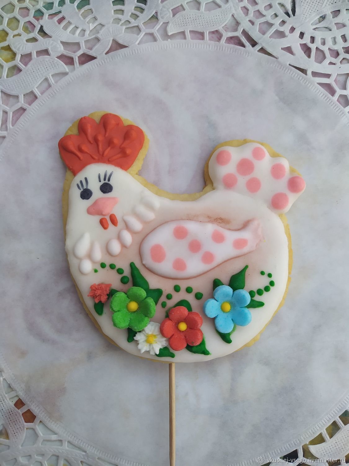 Куличи украшенные пряниками