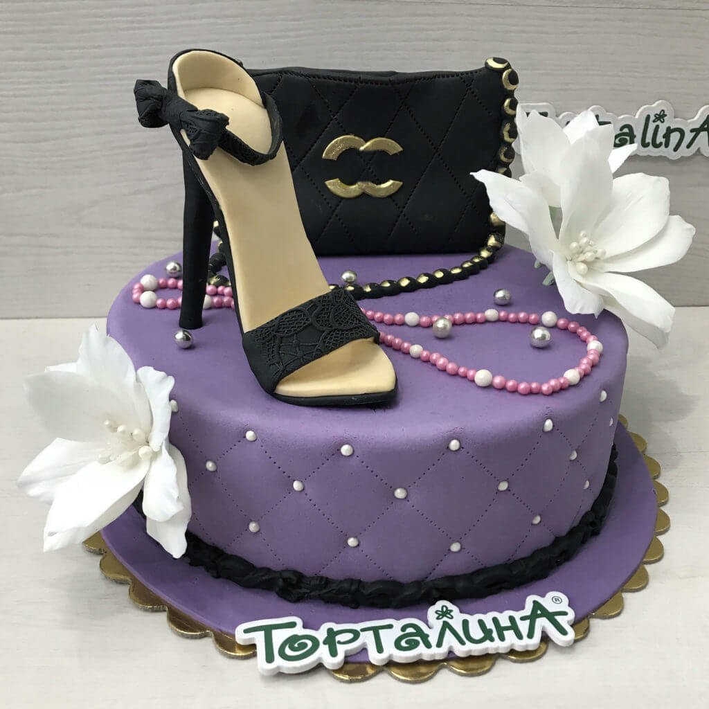 Торт на день рождения с туфелькой