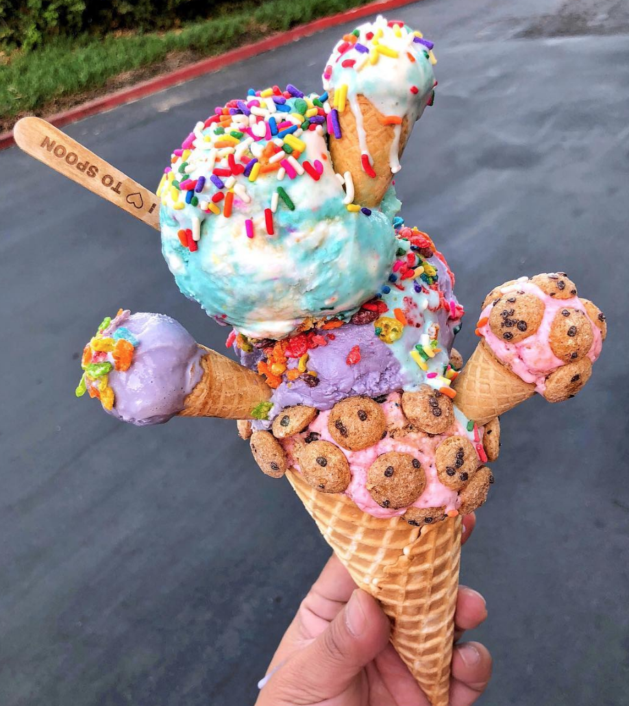 Огромное мороженое