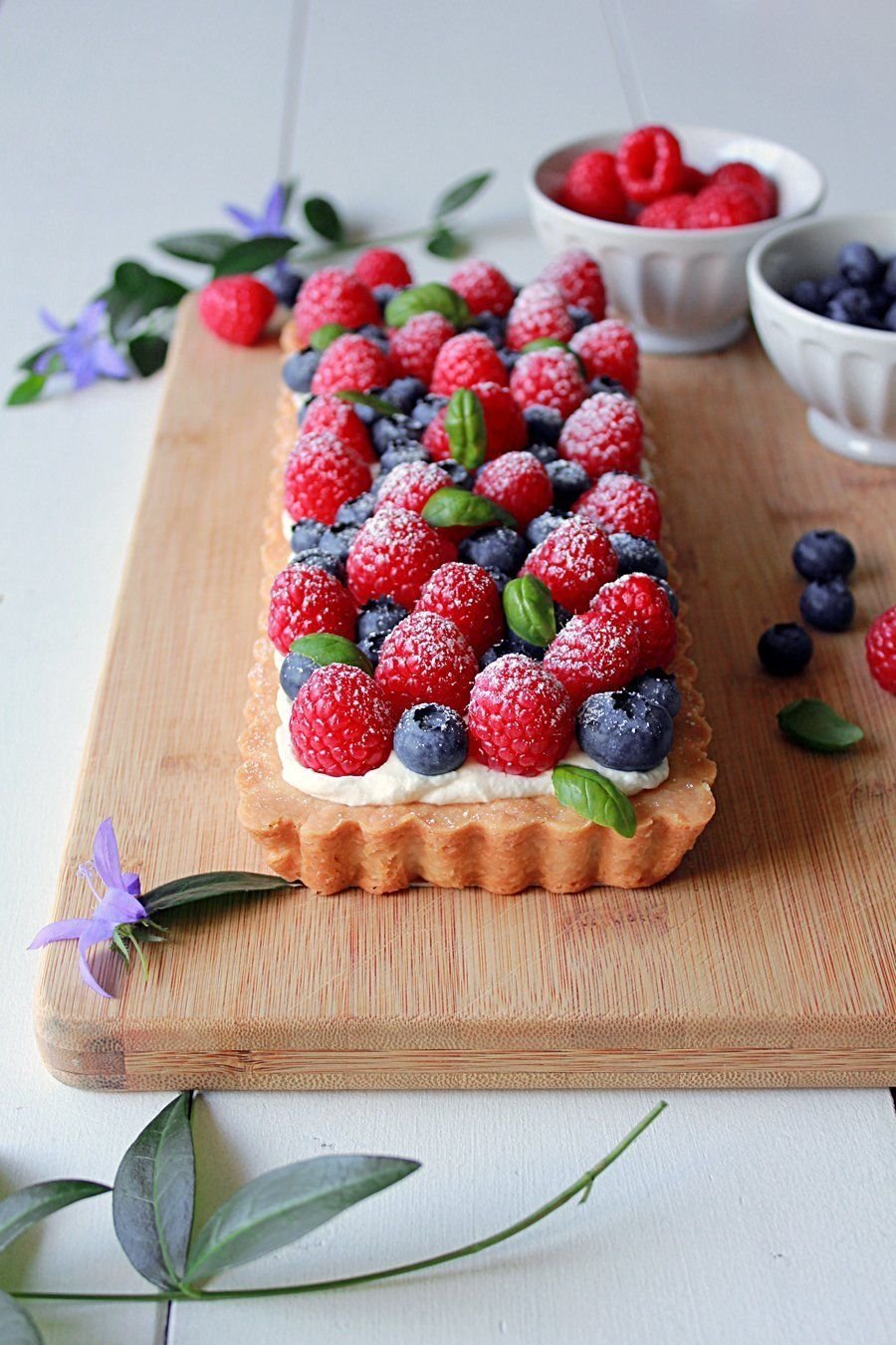 Красный торт с ягодами - картинки,