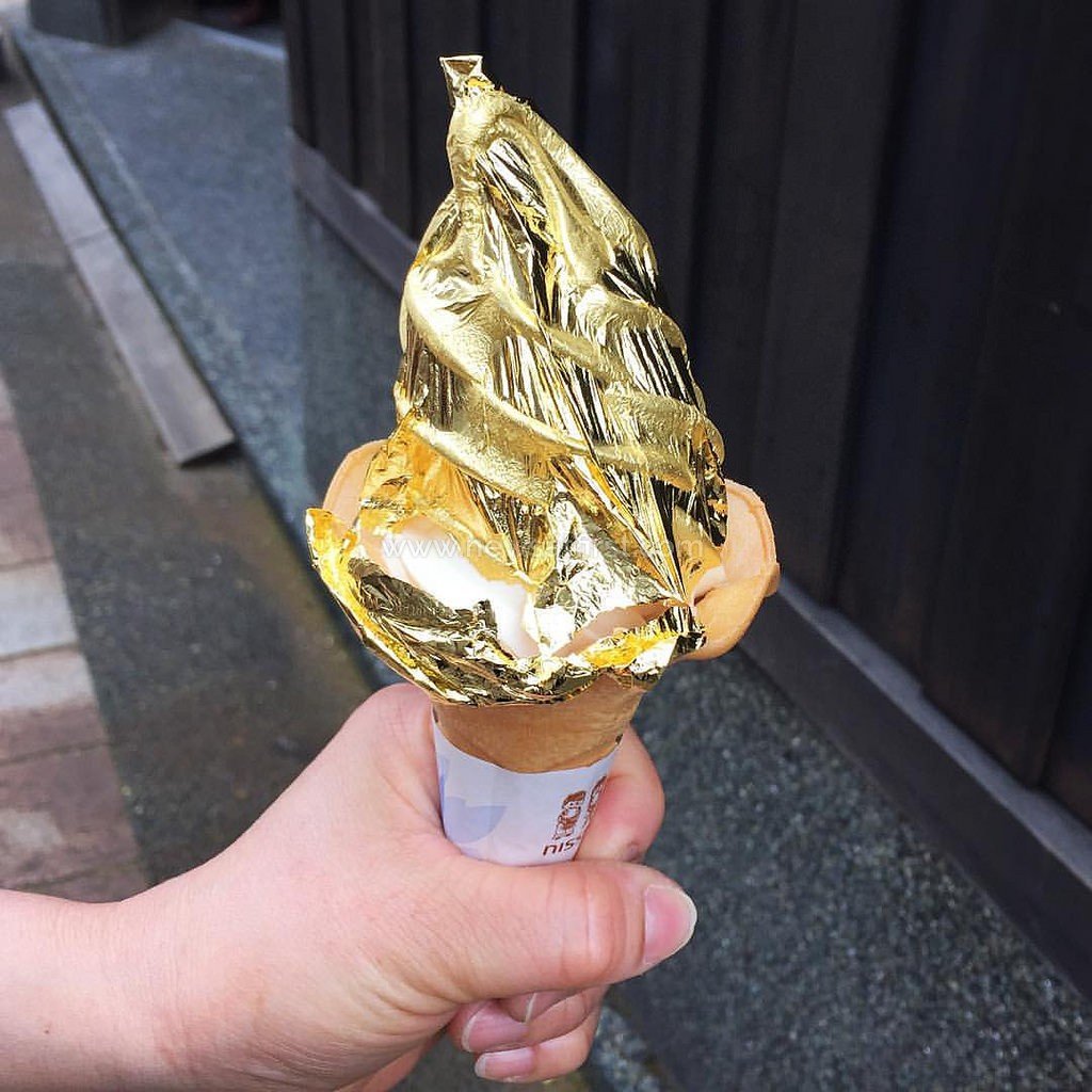 Ice gold. Мороженое Golden Opulence Sundae. Сандей «Frrrozen Haute Chocolate», $25000. Десерт Frrrozen Haute Chocolate. Сандей «золотое изобилие».