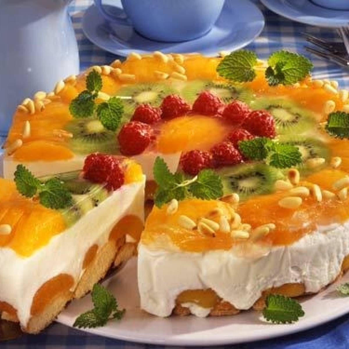 Йогуртовый торт с киви и бананом