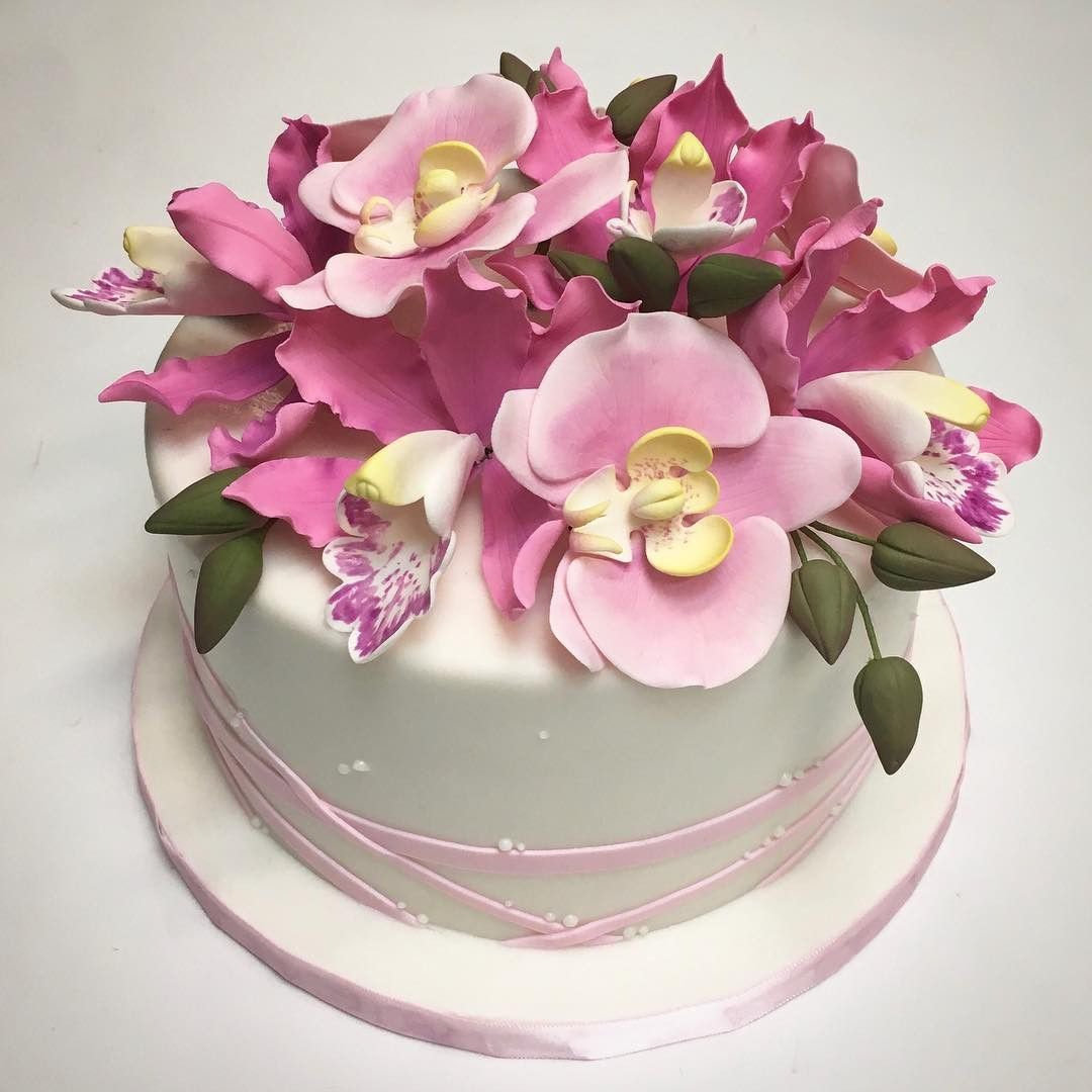 Торт с орхидеями из мастики