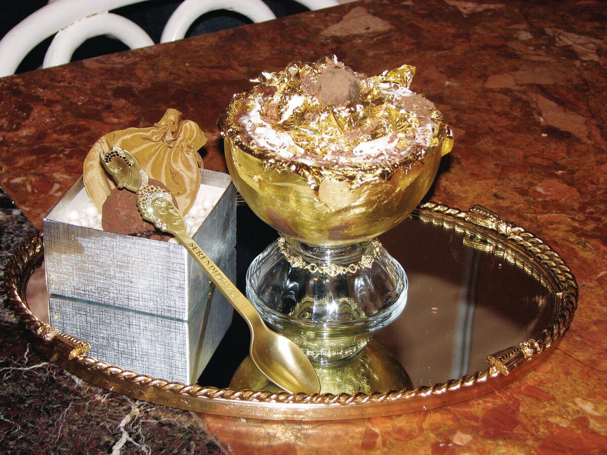 Мороженое Golden Opulence Sundae