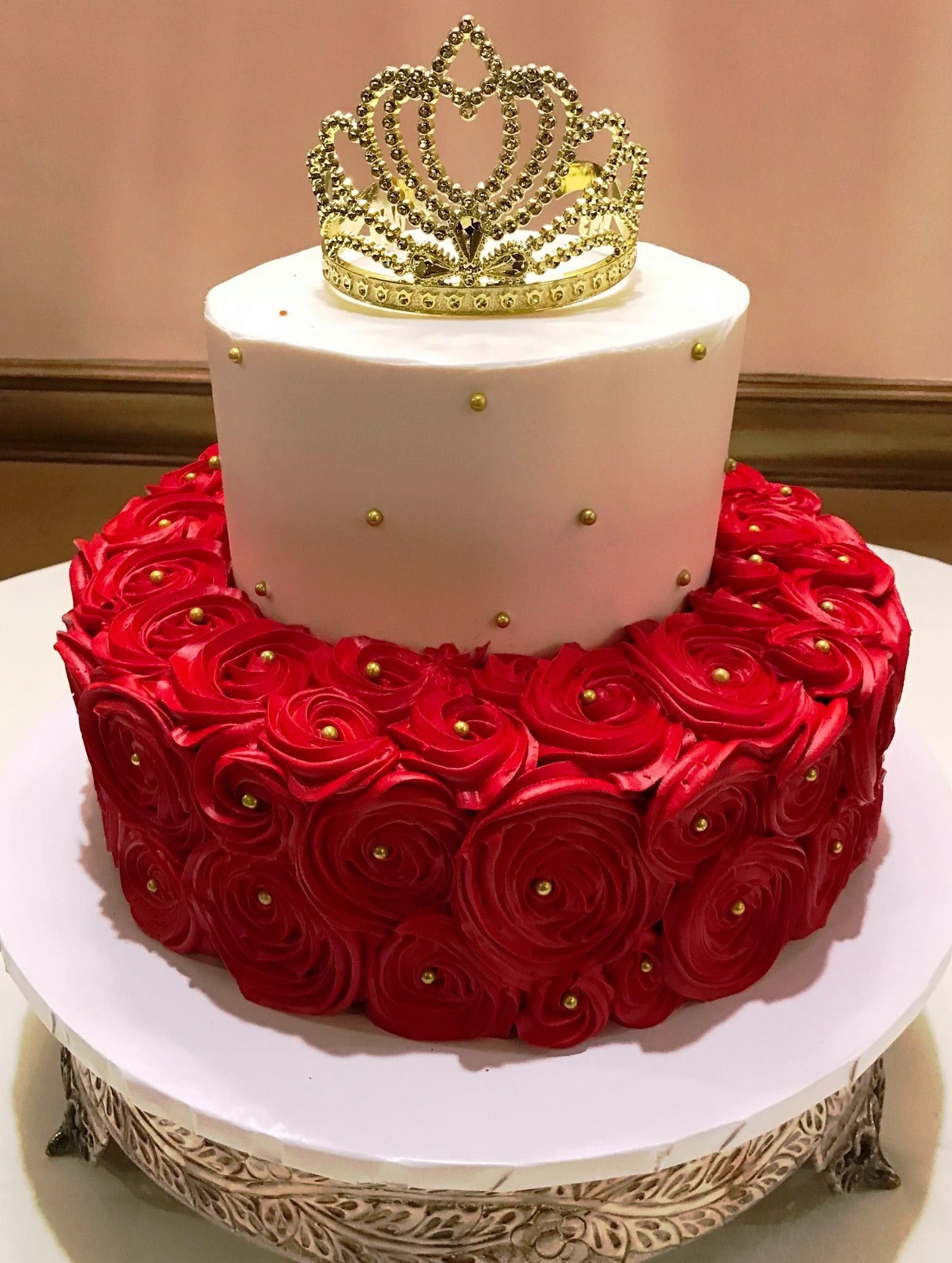 Торт красно золотой. Красивые торты. Красивые торты на день рождения. Роскошный торт. Шикарный торт на день рождения.