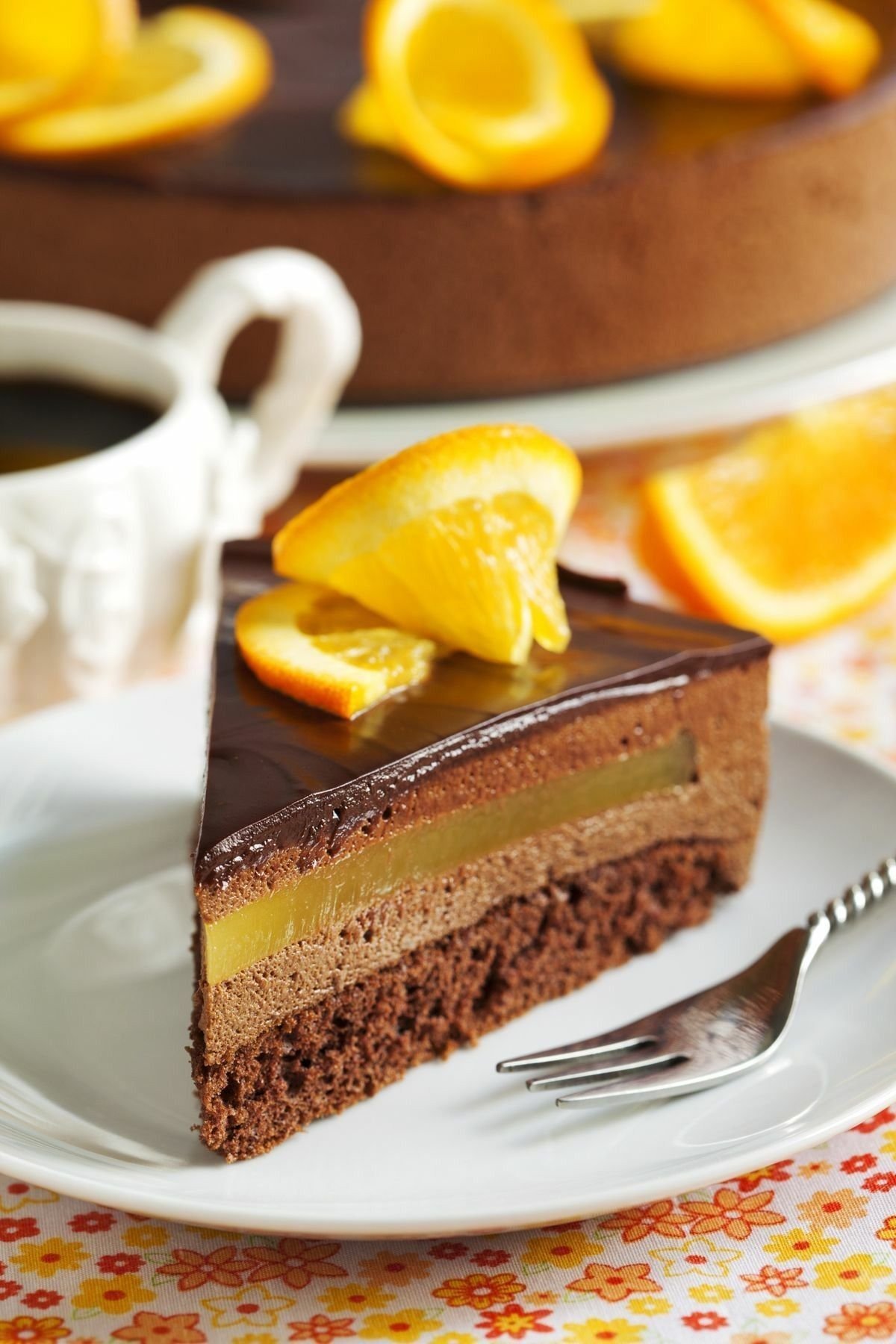 Банановое конфи. Муссовый торт апельсин шоколад. Ганаш манго-маракуйя. Апельсиновый муссовый торт шоколад апельсин. Конфи манго маракуйя.