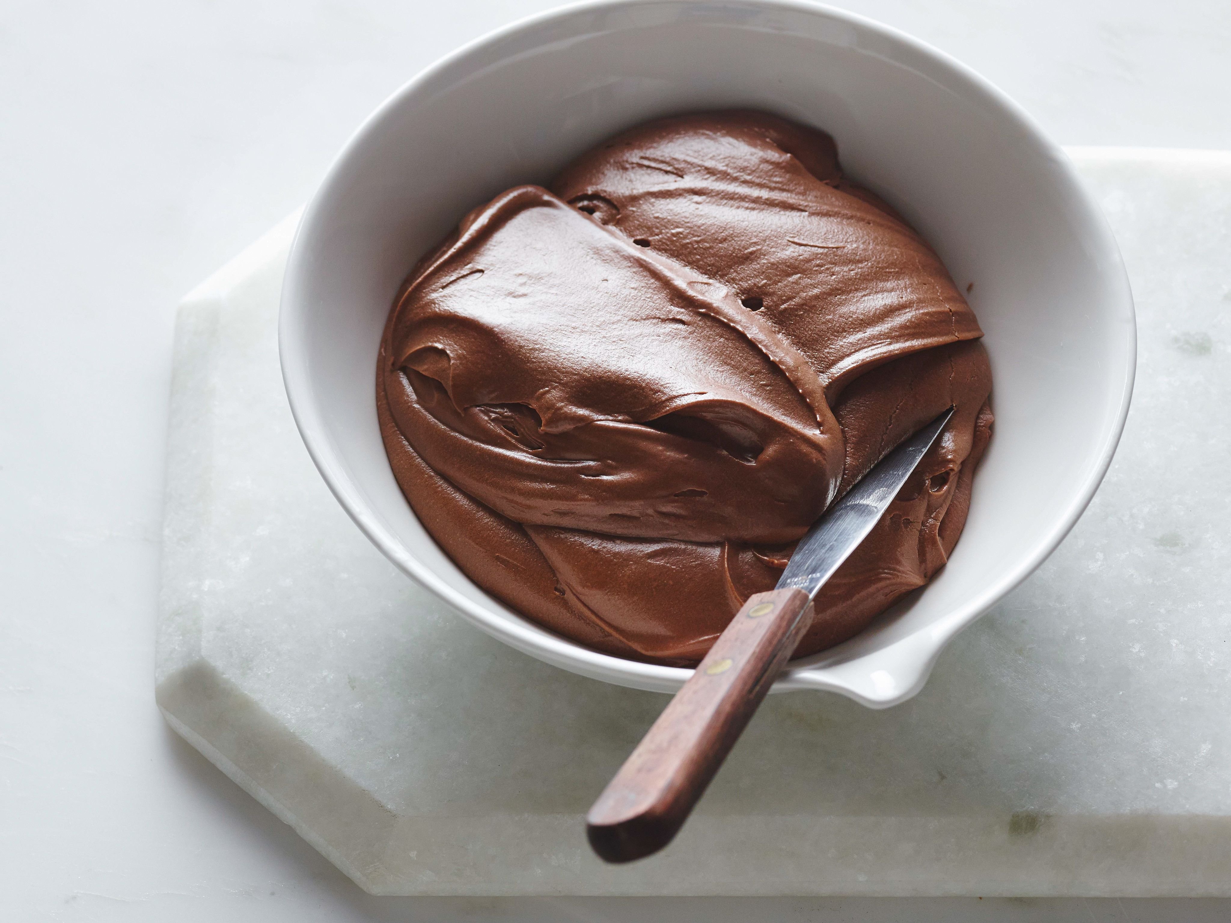 Чиза ганаша. Крем шибуст шоколадный. Ганаш сливки и шоколад. Шоколадный масляный крем. Шоколадный крем для торта из какао.