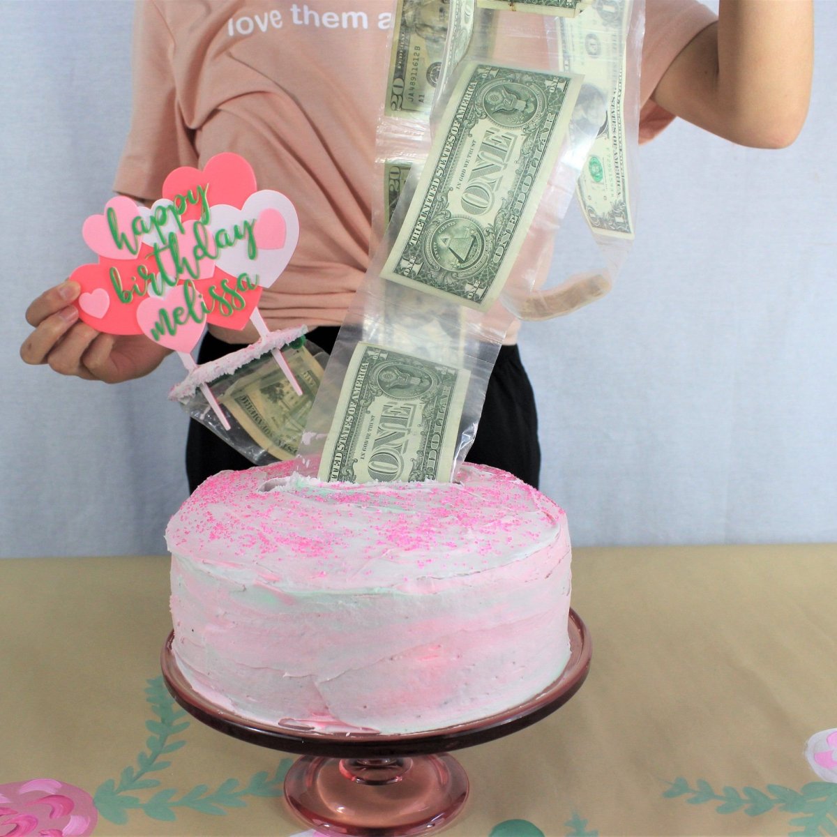 Торт с деньгами внутри