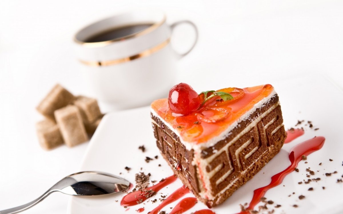 Красивые пирожные и кофе