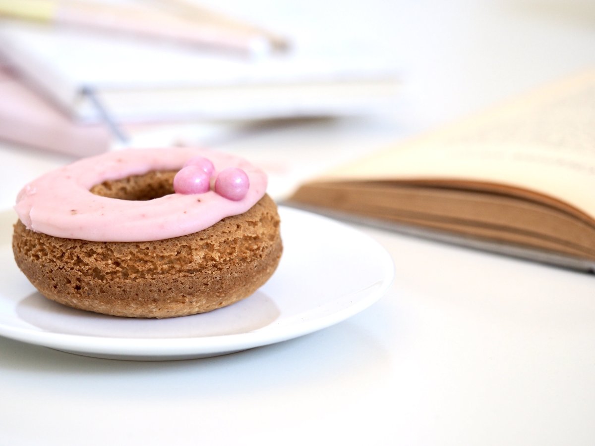 Гигантский пончик Donuts