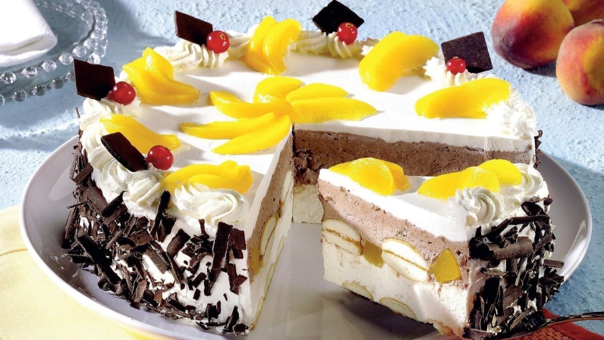 Десерт с морошкой