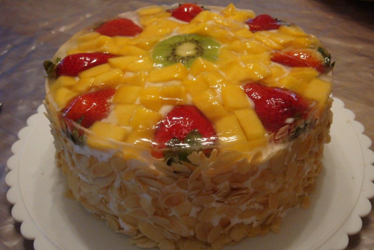 Медовик украшенный апельсинами