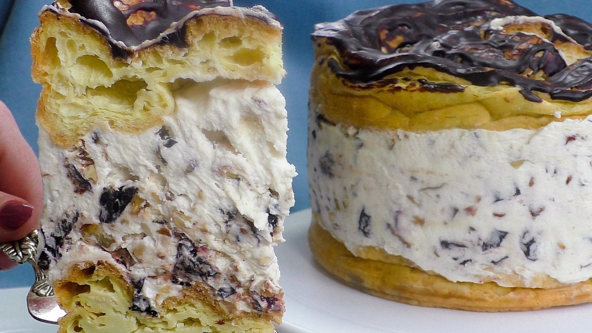 Торт с черносливом и орехами
