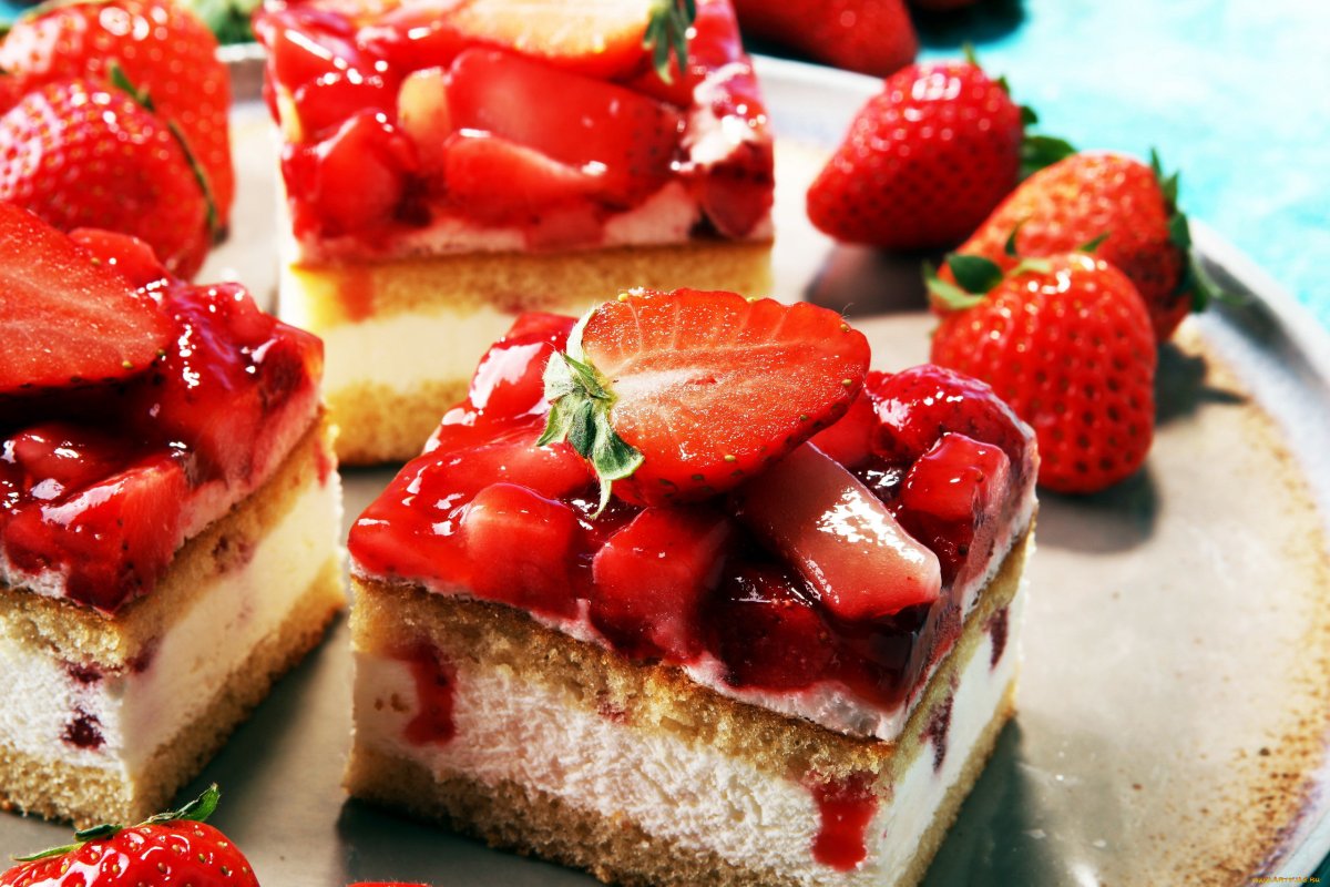 Пирожные с клубникой