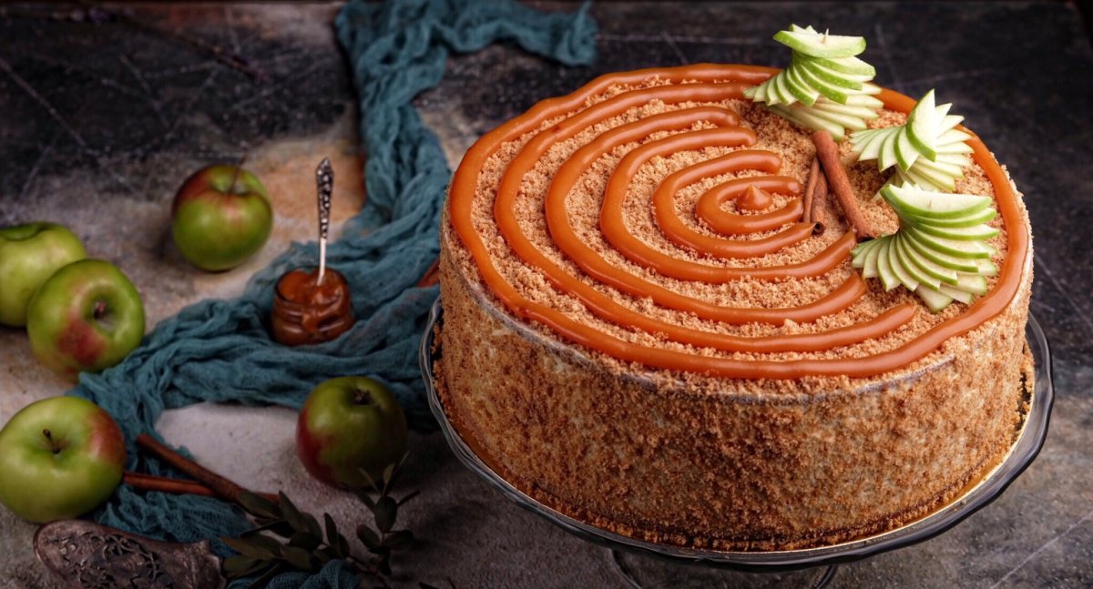 Яблочный торт с карамельным баварским муссом