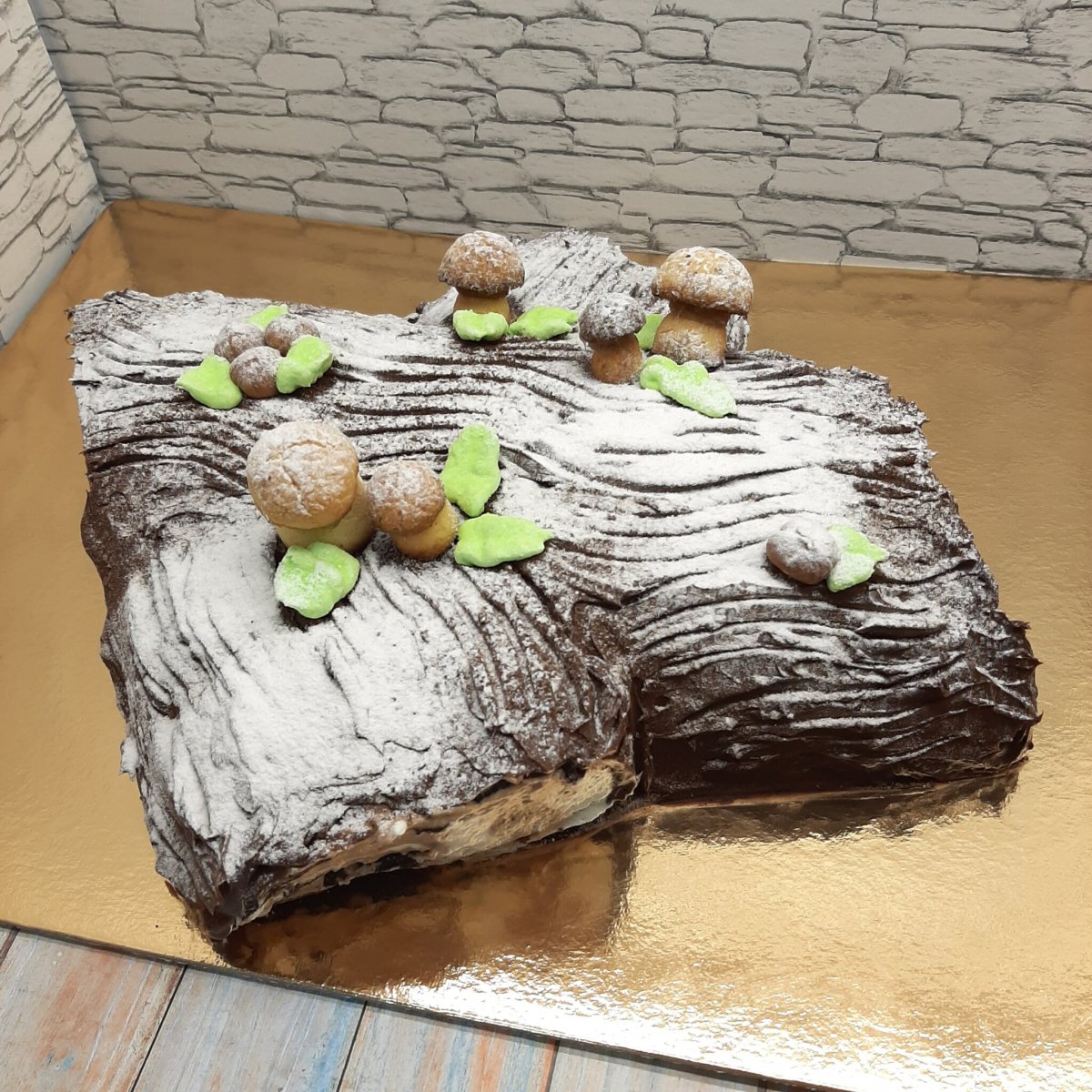 Монастырская изба с изюмом