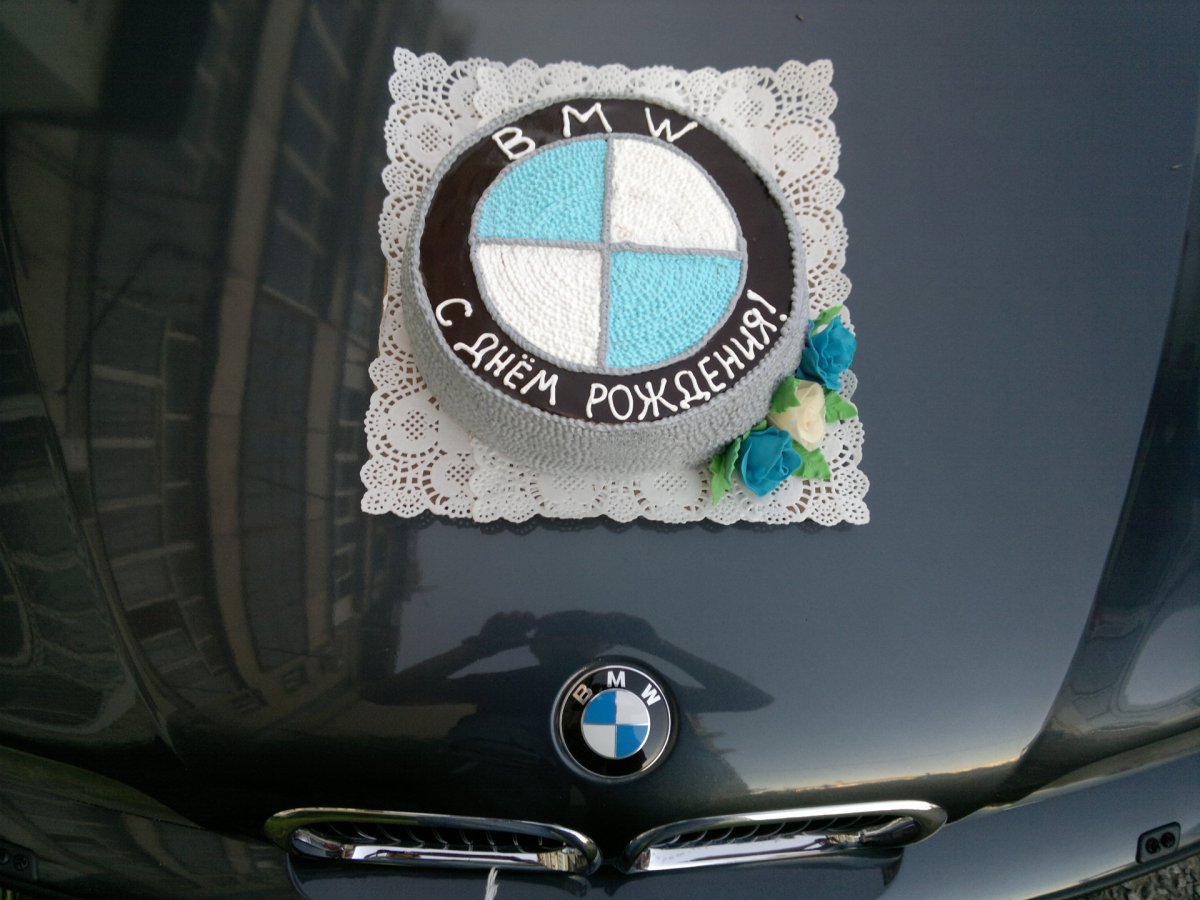 Торт BMW i8