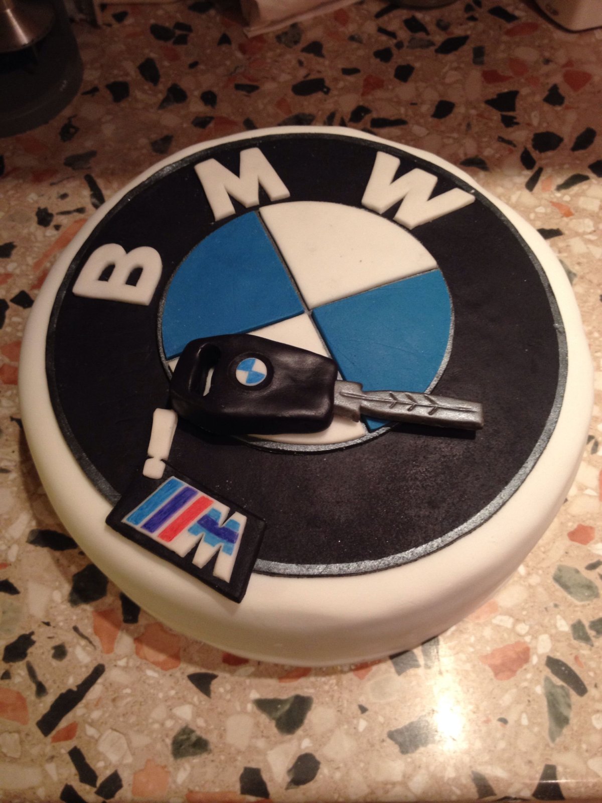 Значок BMW для торта