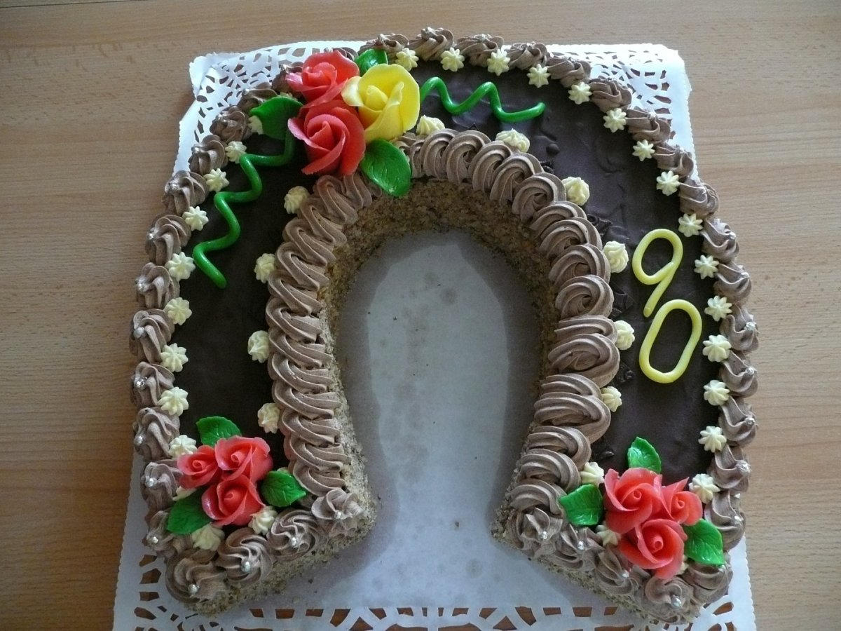 Подкова из мастики