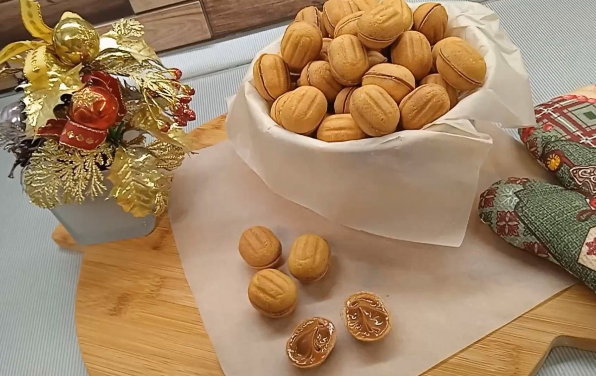 Орешки с варёной сгущёнкой