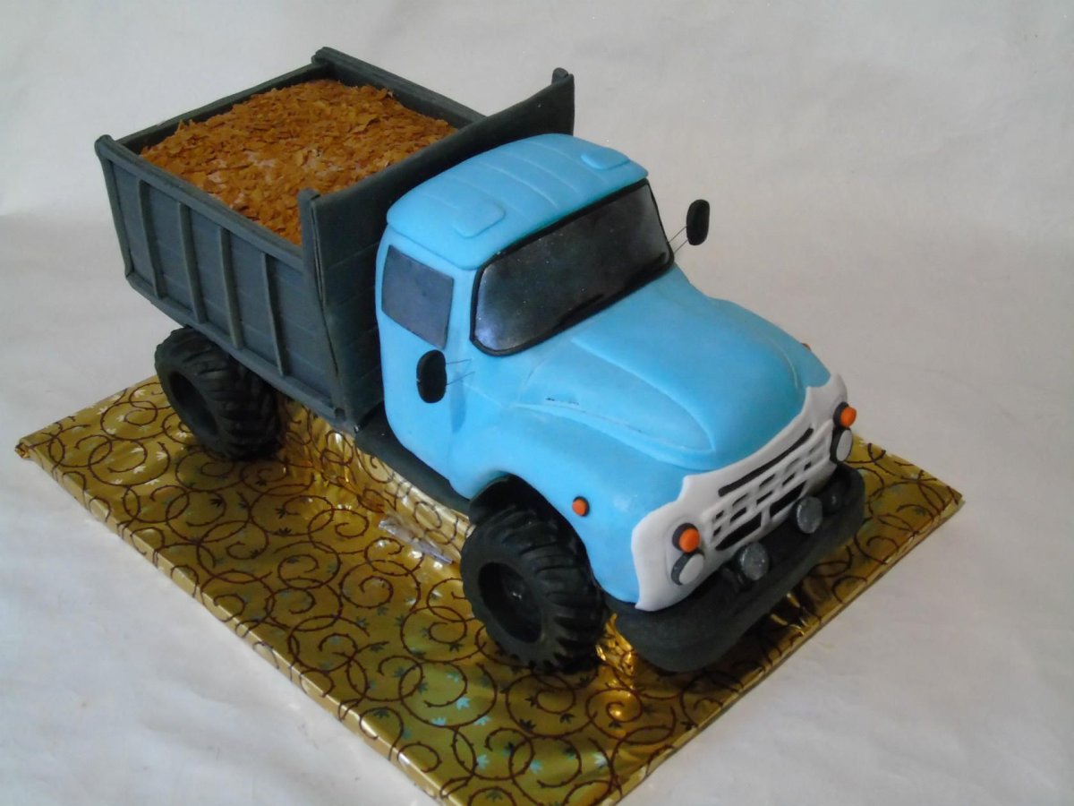 Торт в виде грузовой машины