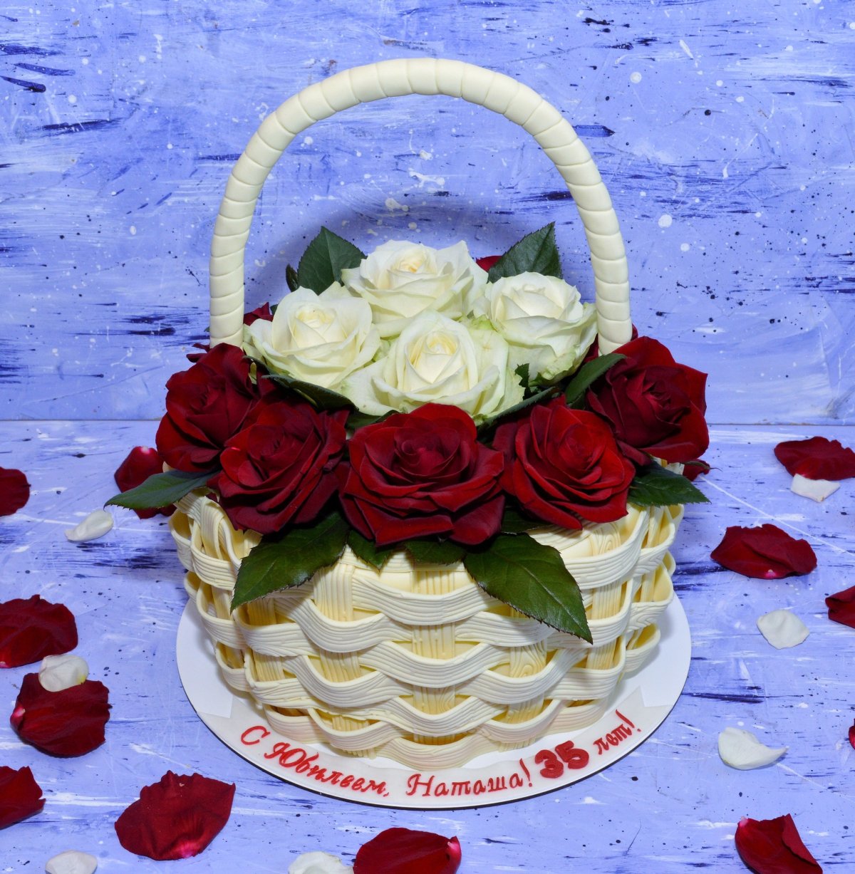 Торт корзина с розами