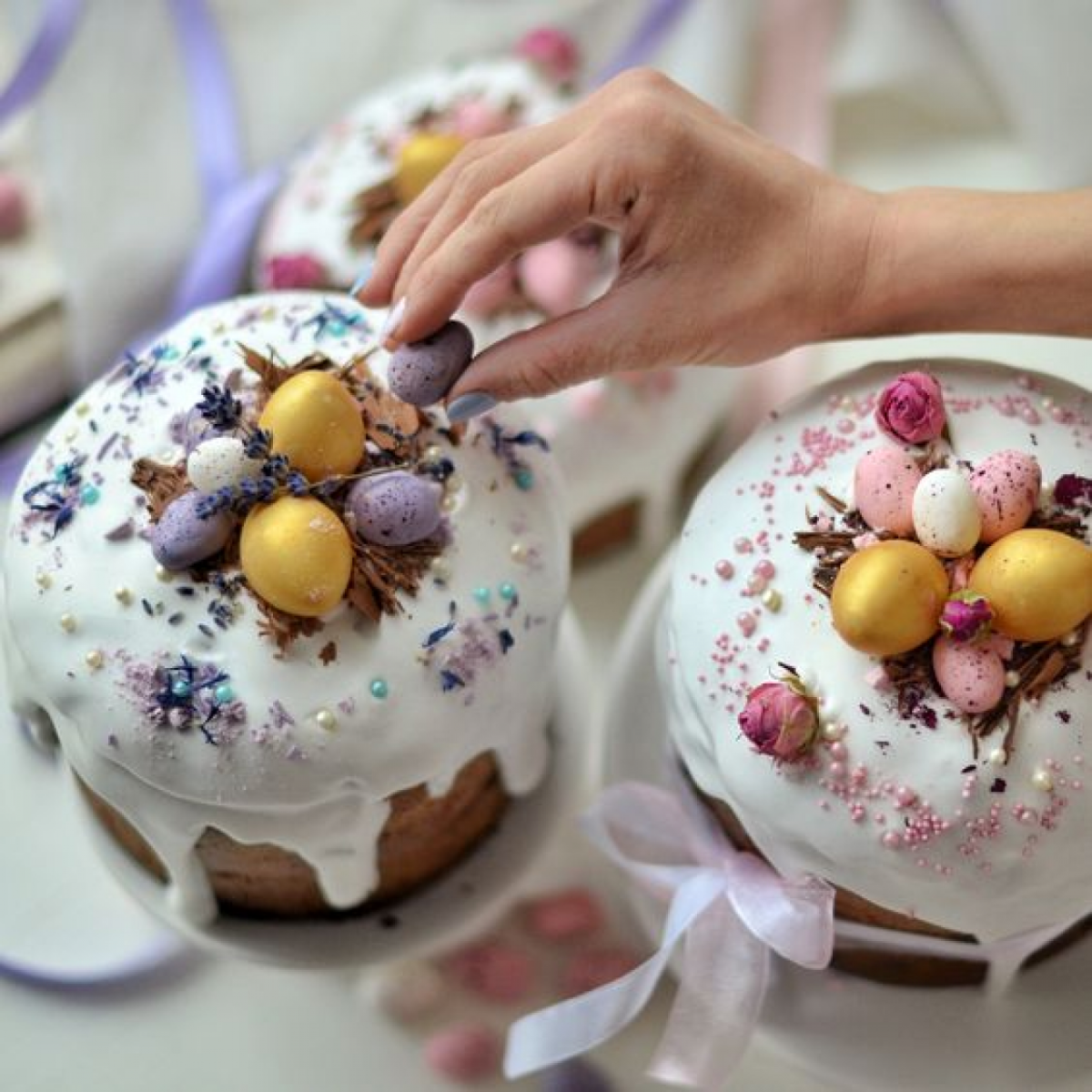 Куличи с цветами из крема