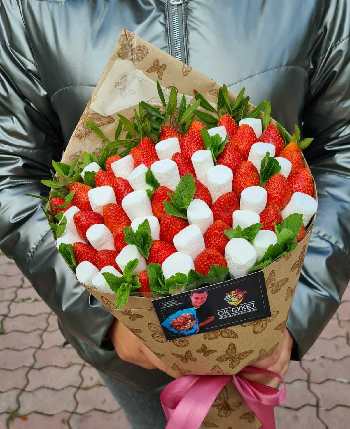 Шашлычки с маршмеллоу и клубникой