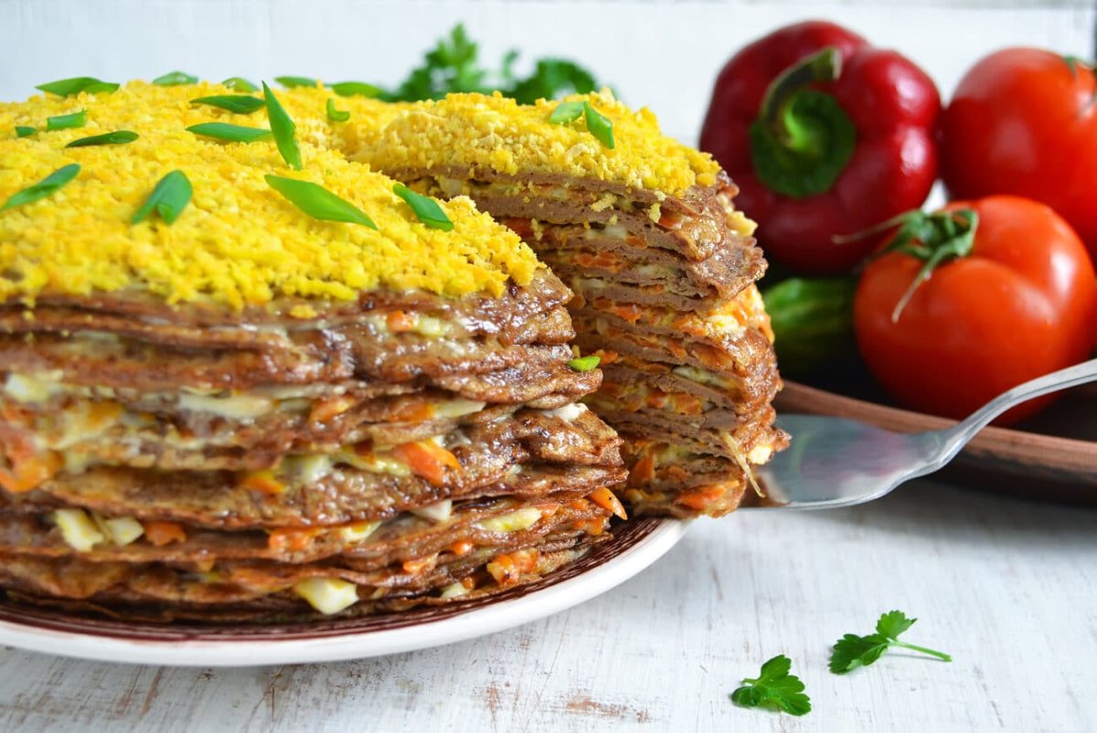 Печеночный торт с морковью