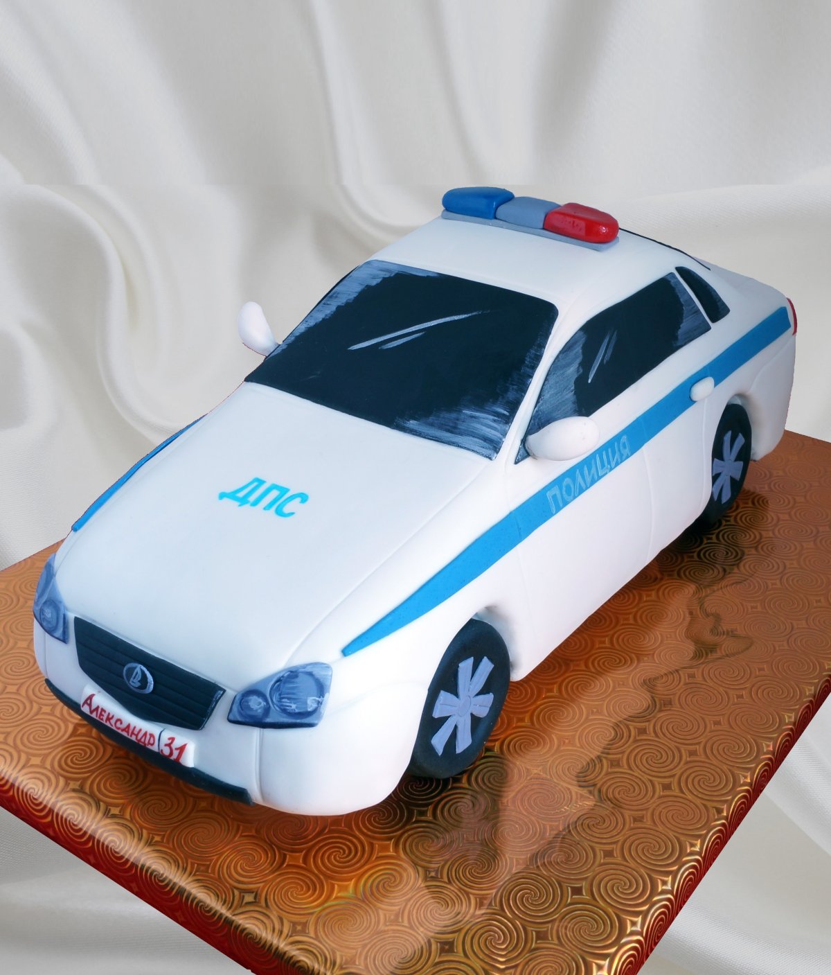 Торт в виде полицейской машины