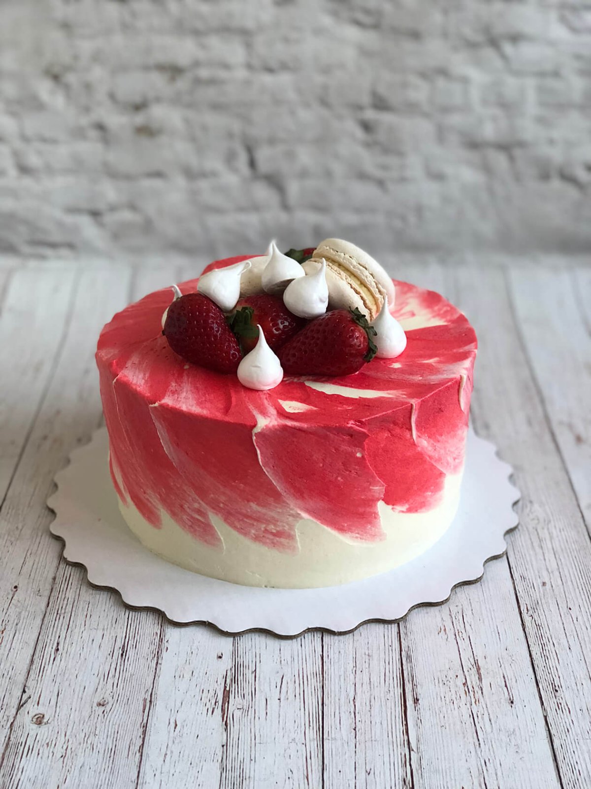 Украсить торт с рафаэлой и клубники