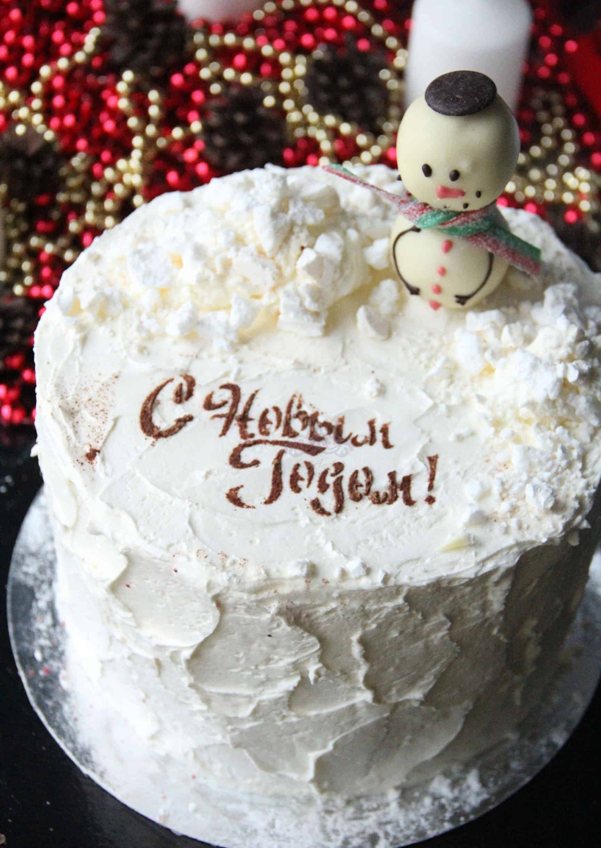 Новогодний торт с фигурками