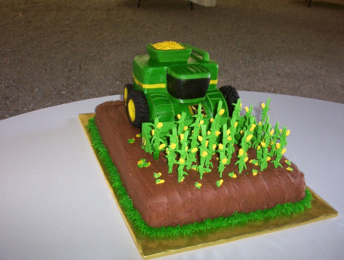 Торт с комбайном John Deere