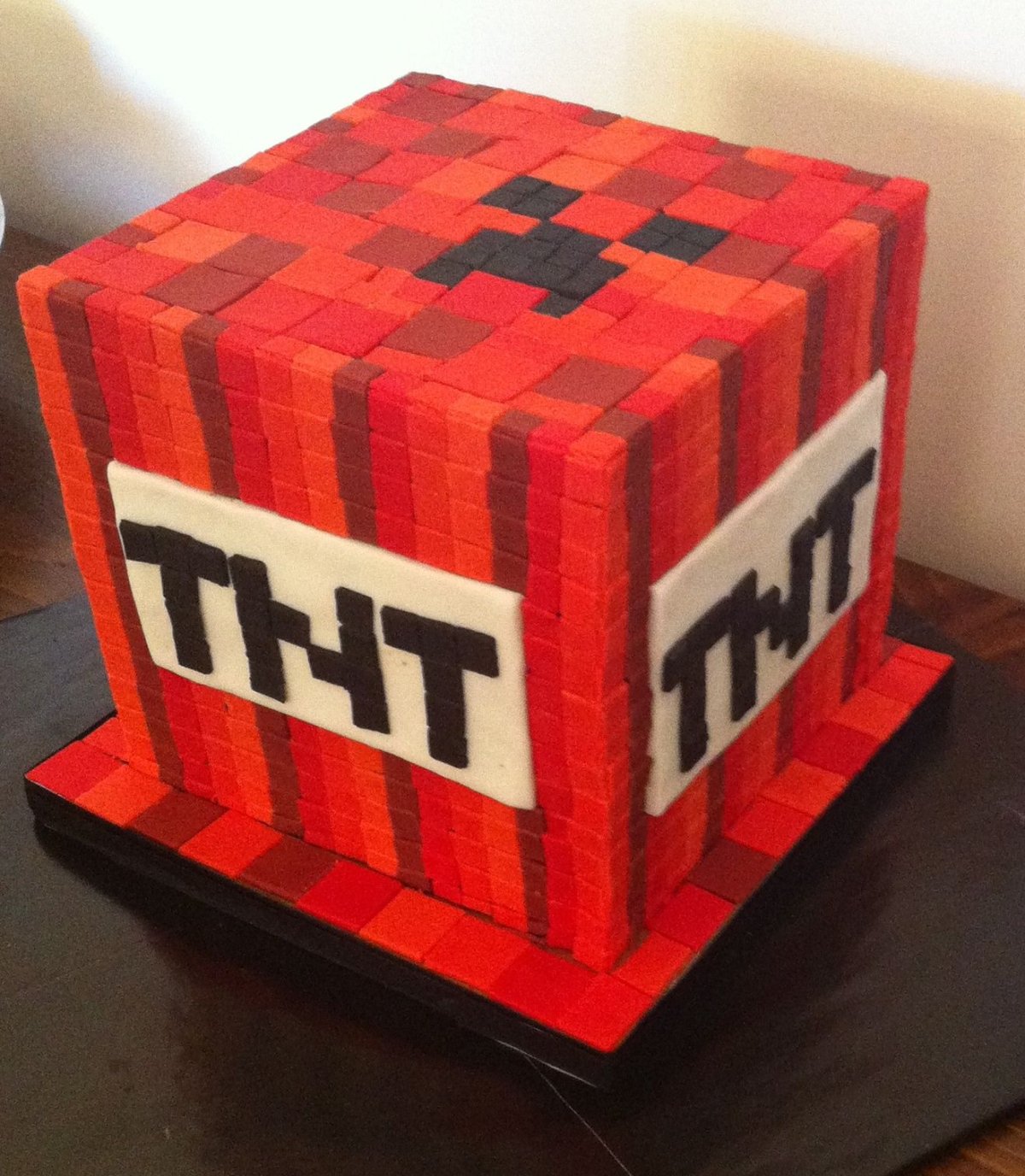 Пирожные к торту для мальчика