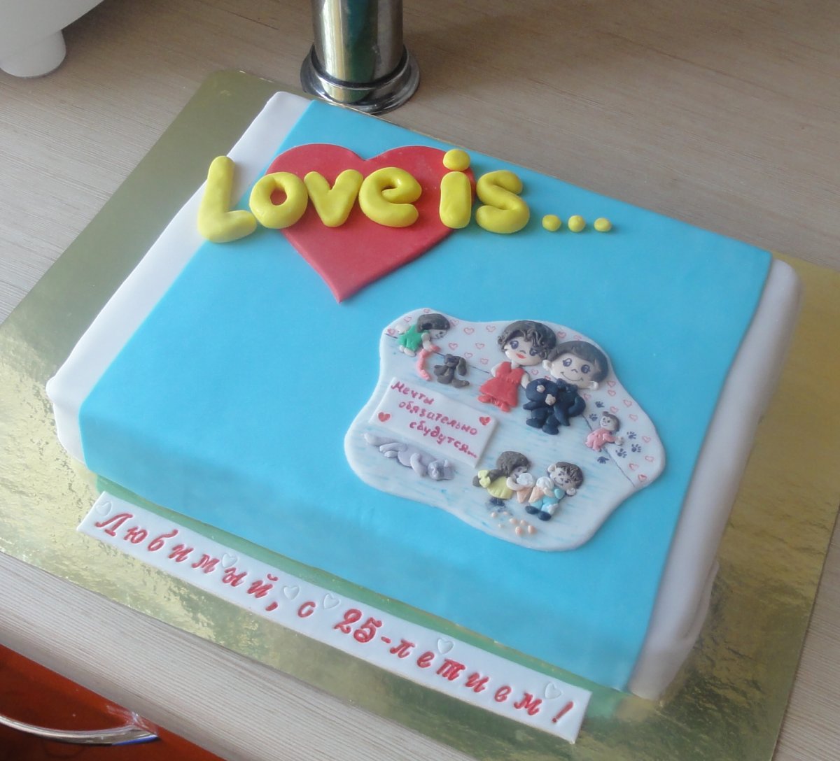 Торт на день Святого Валентина в стиле Love is