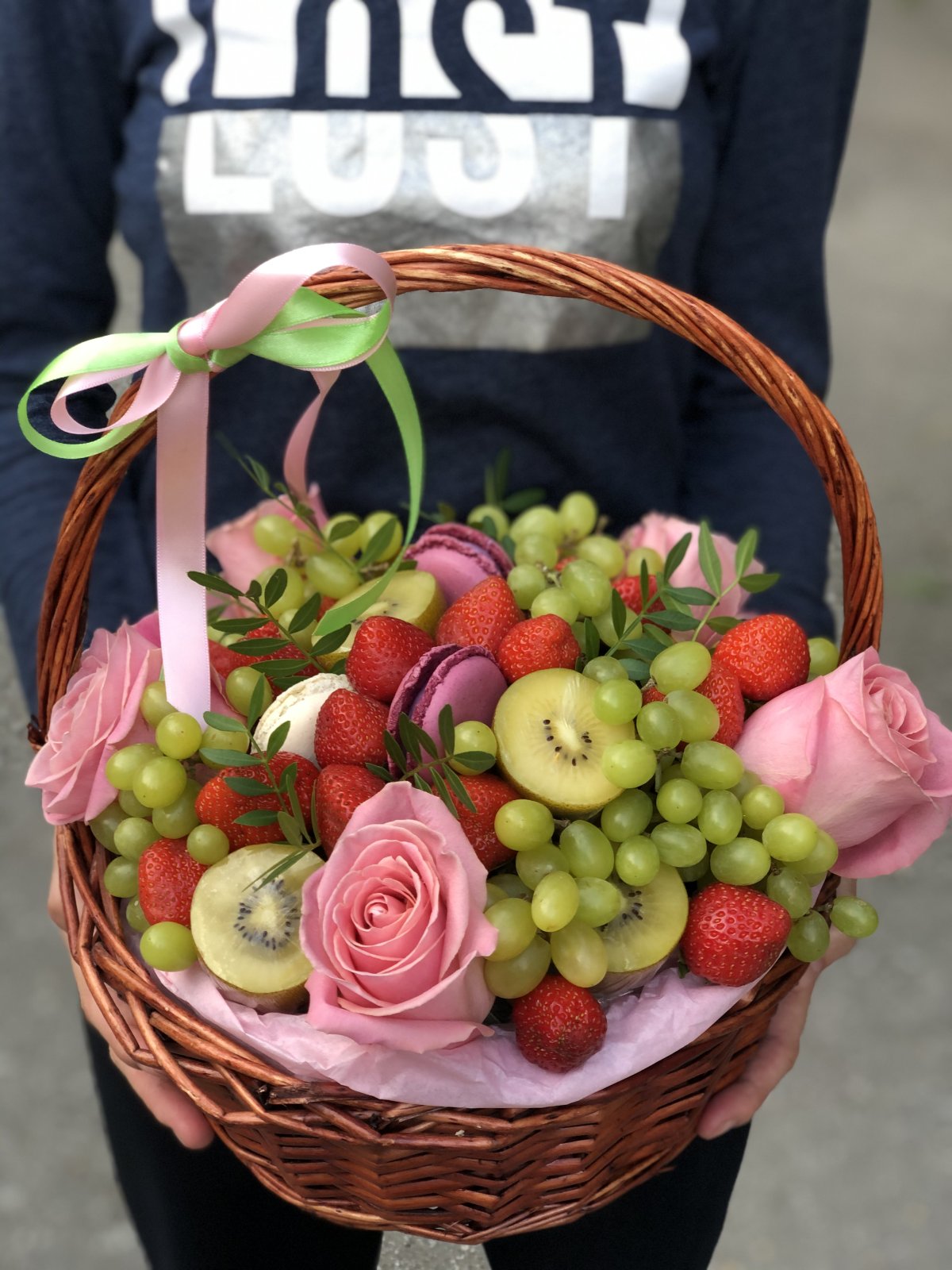 Шляпные коробки с клубникой в шоколаде