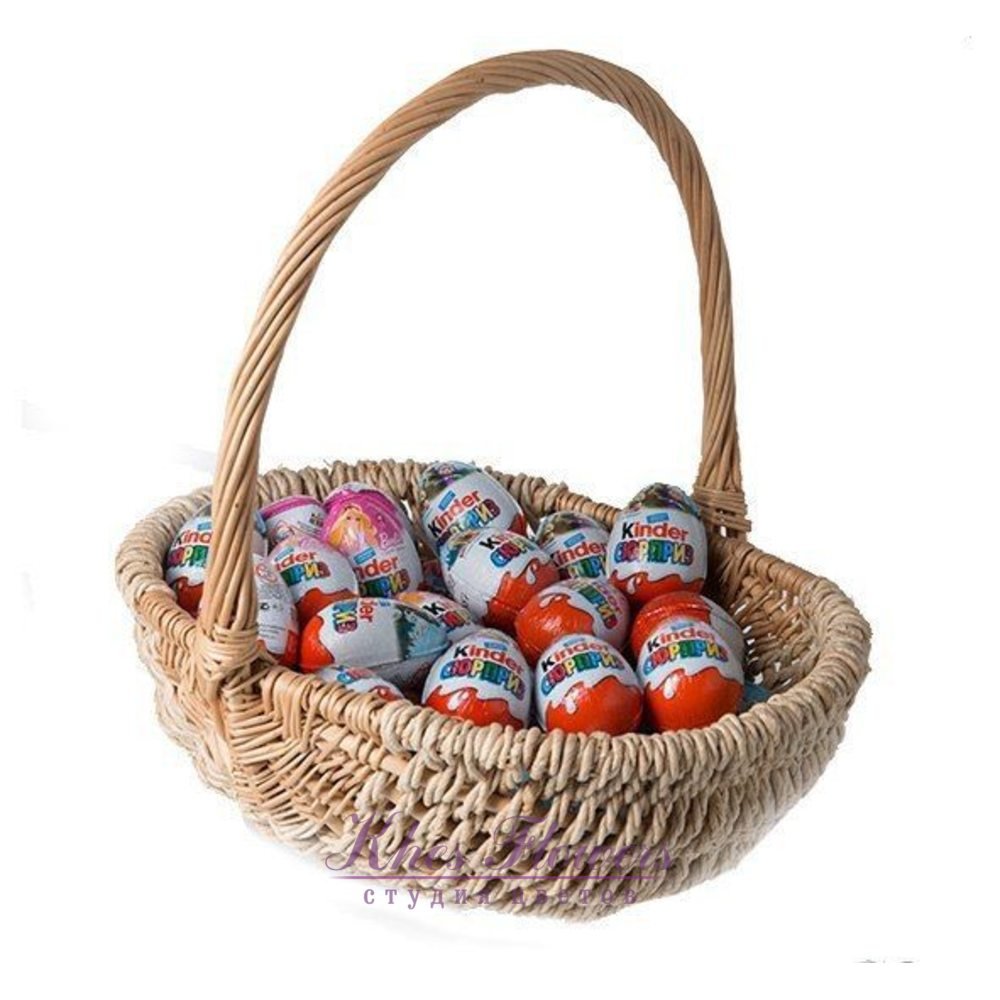 Подарочная корзина с киндерами